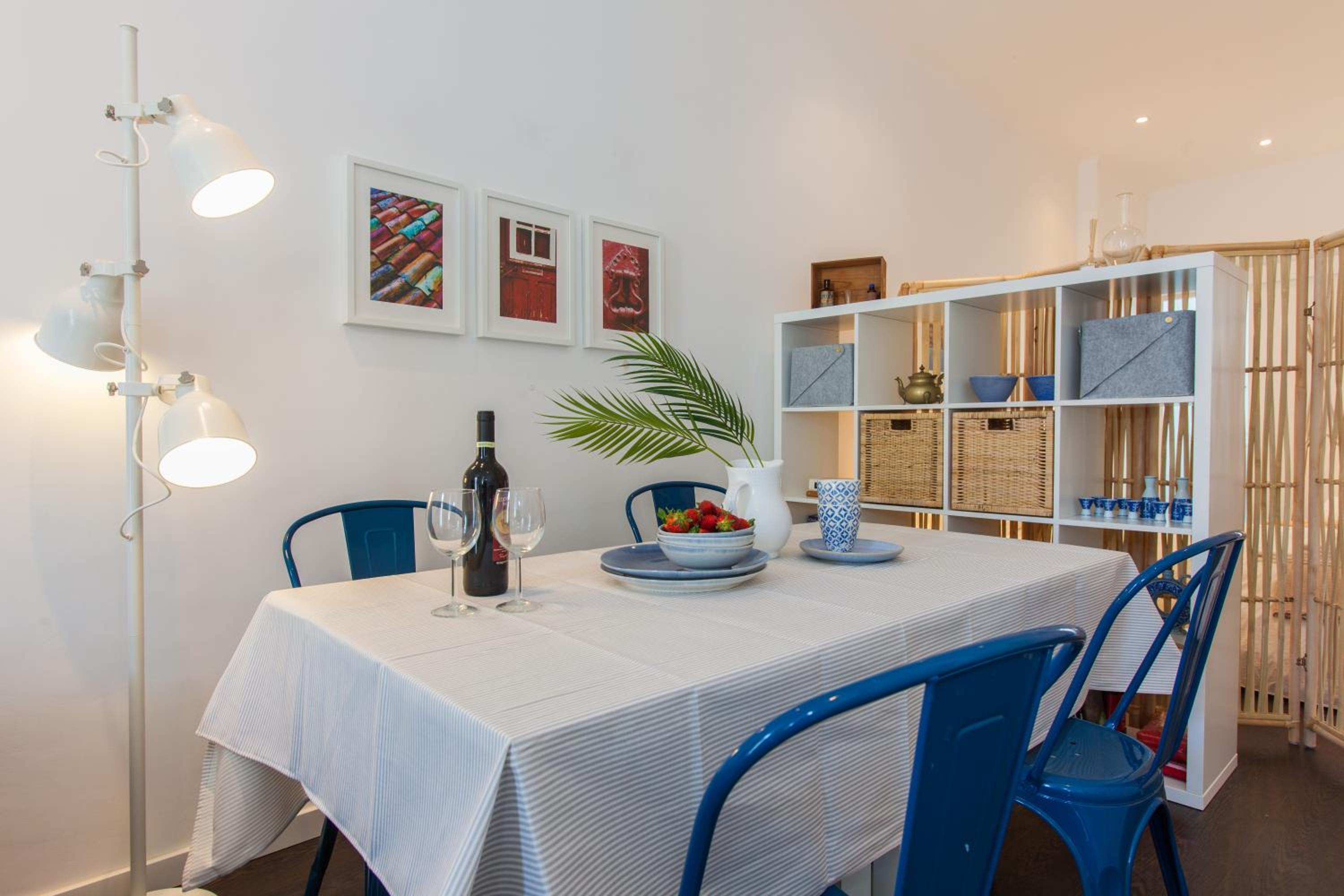 Typical Light Filled Graça Apt w AC, By TimeCooler view 2
