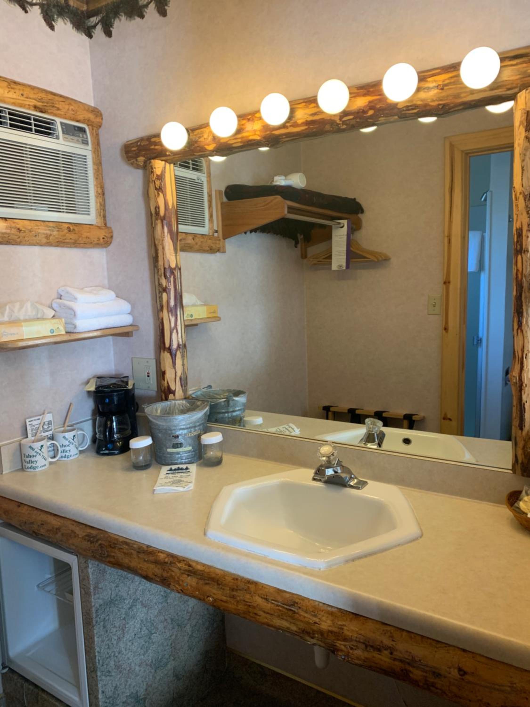 Tahoe Valley Lodge