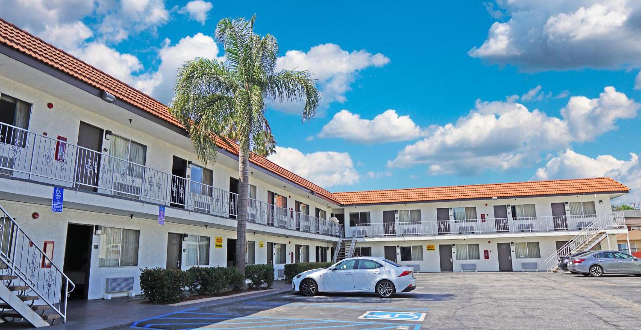Hawthorne Plaza Inn Near LAX view 2