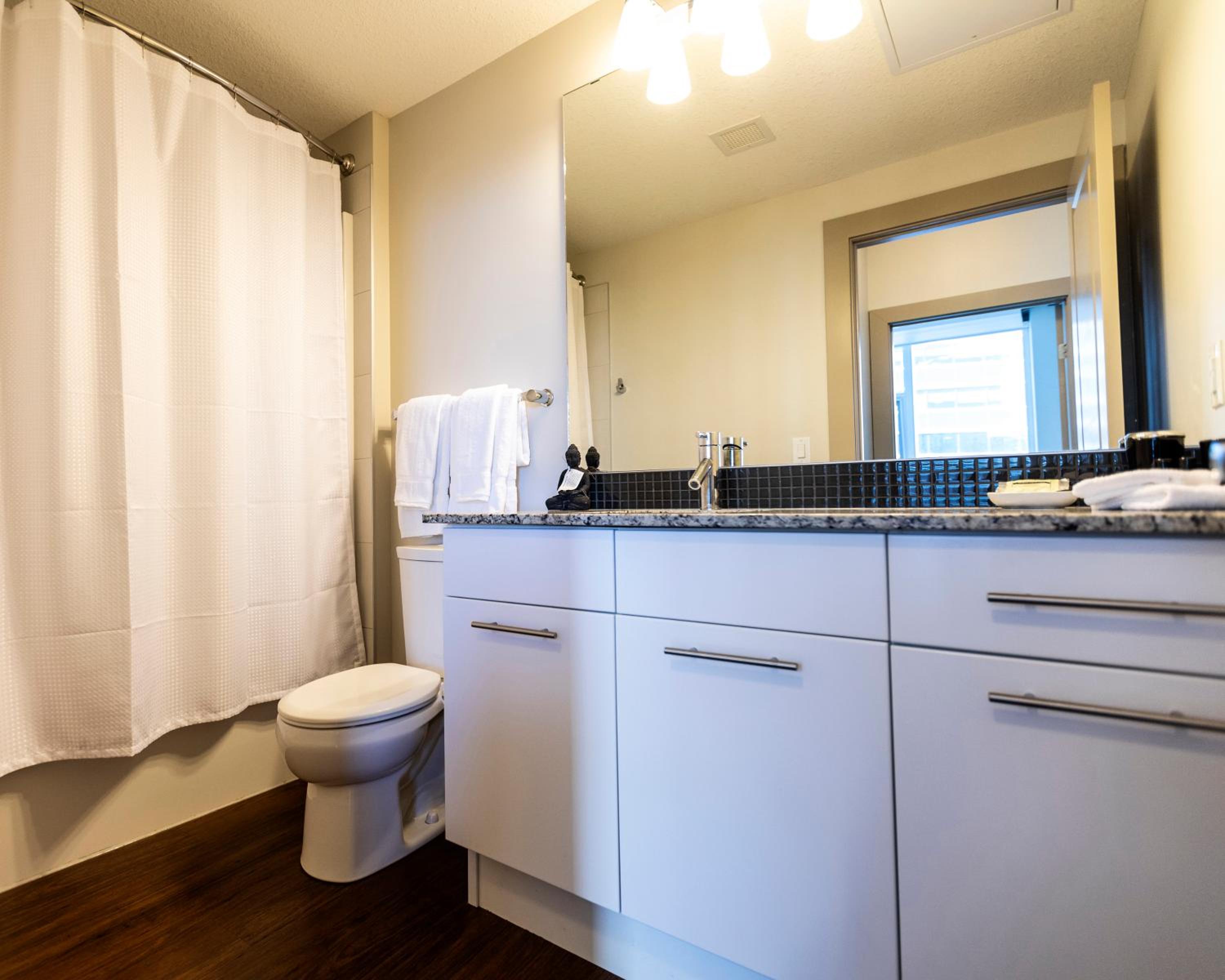 Mayfair Luxe Suites Premium by Corporate Stays