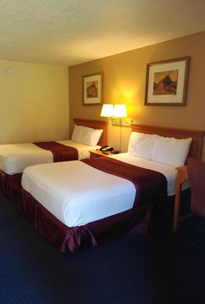 Knights Inn San Antonio near Frost Bank Center - Image 4