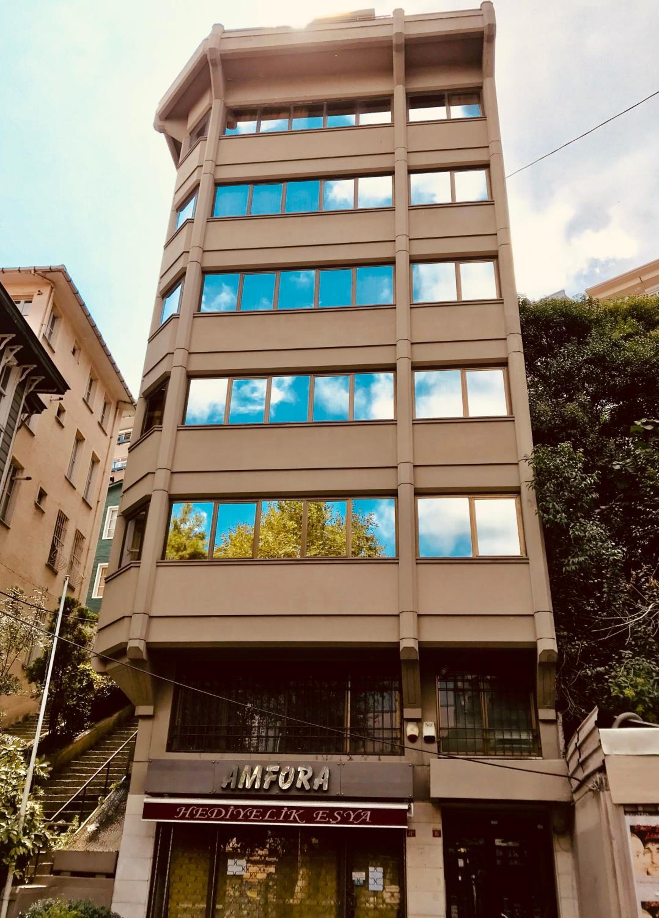 Sirena's Suites