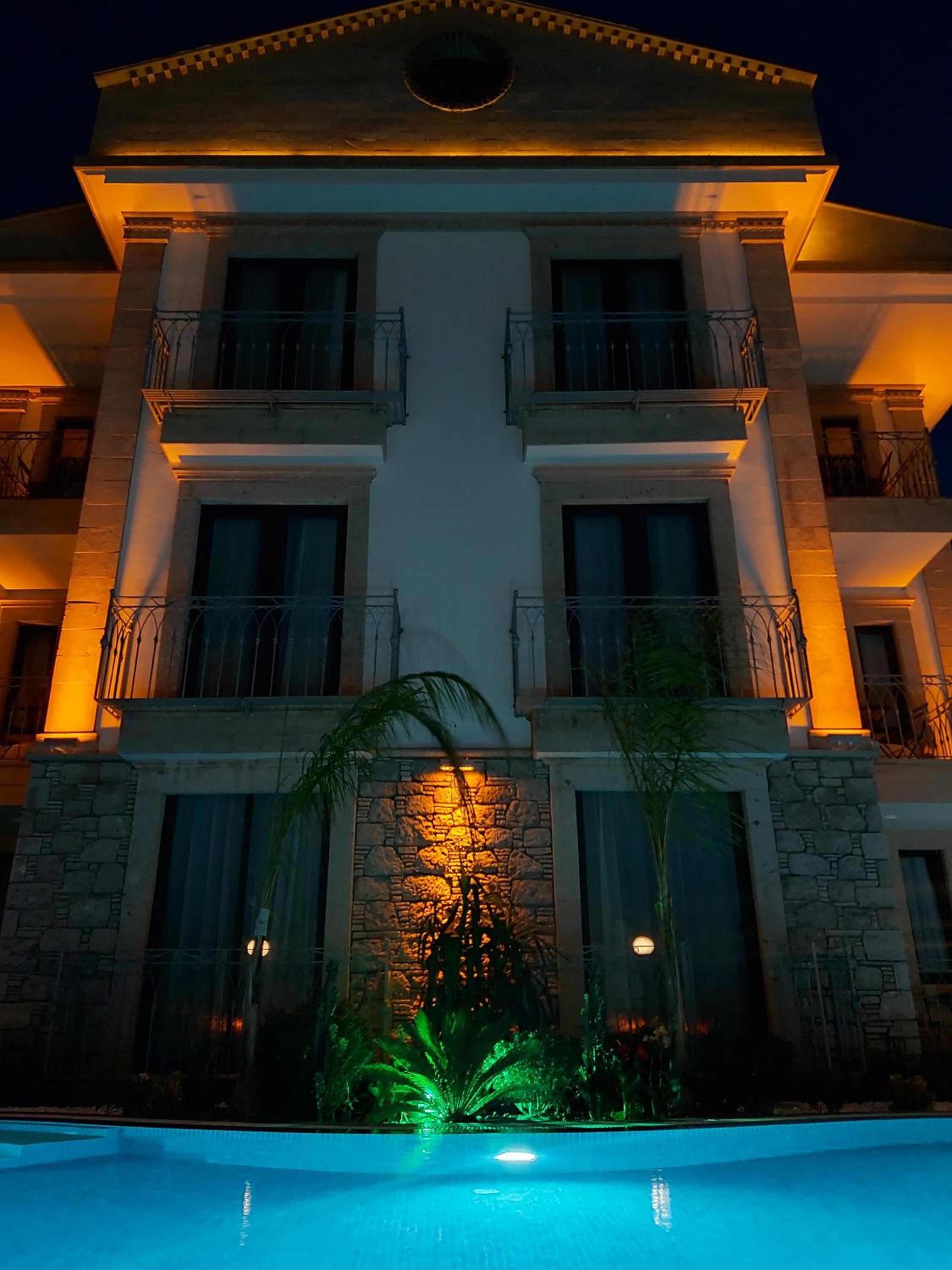 Hotel Sukha Cunda Otel - Image 1