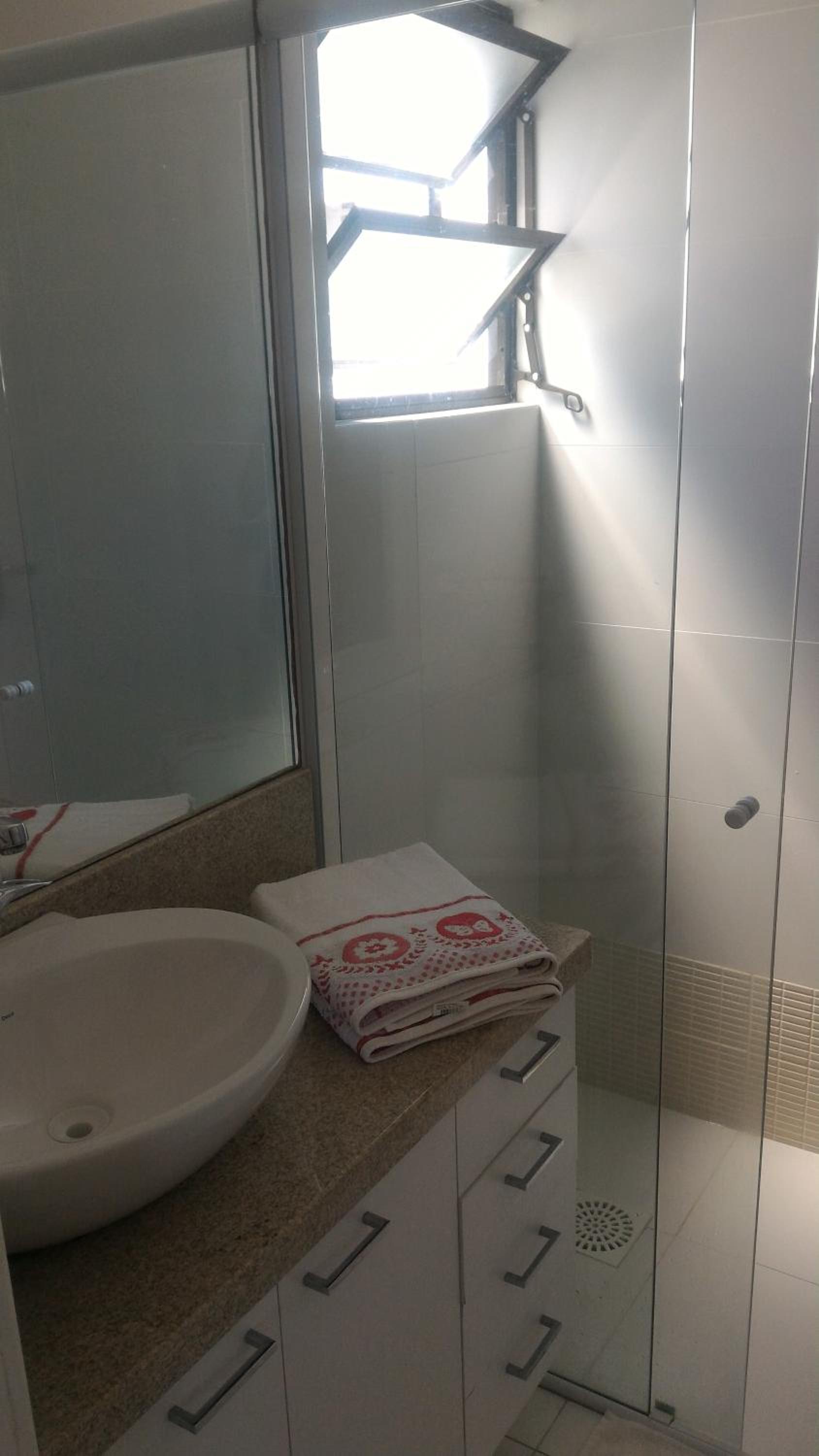 Confortável apto em Condomínio de frente pro mar