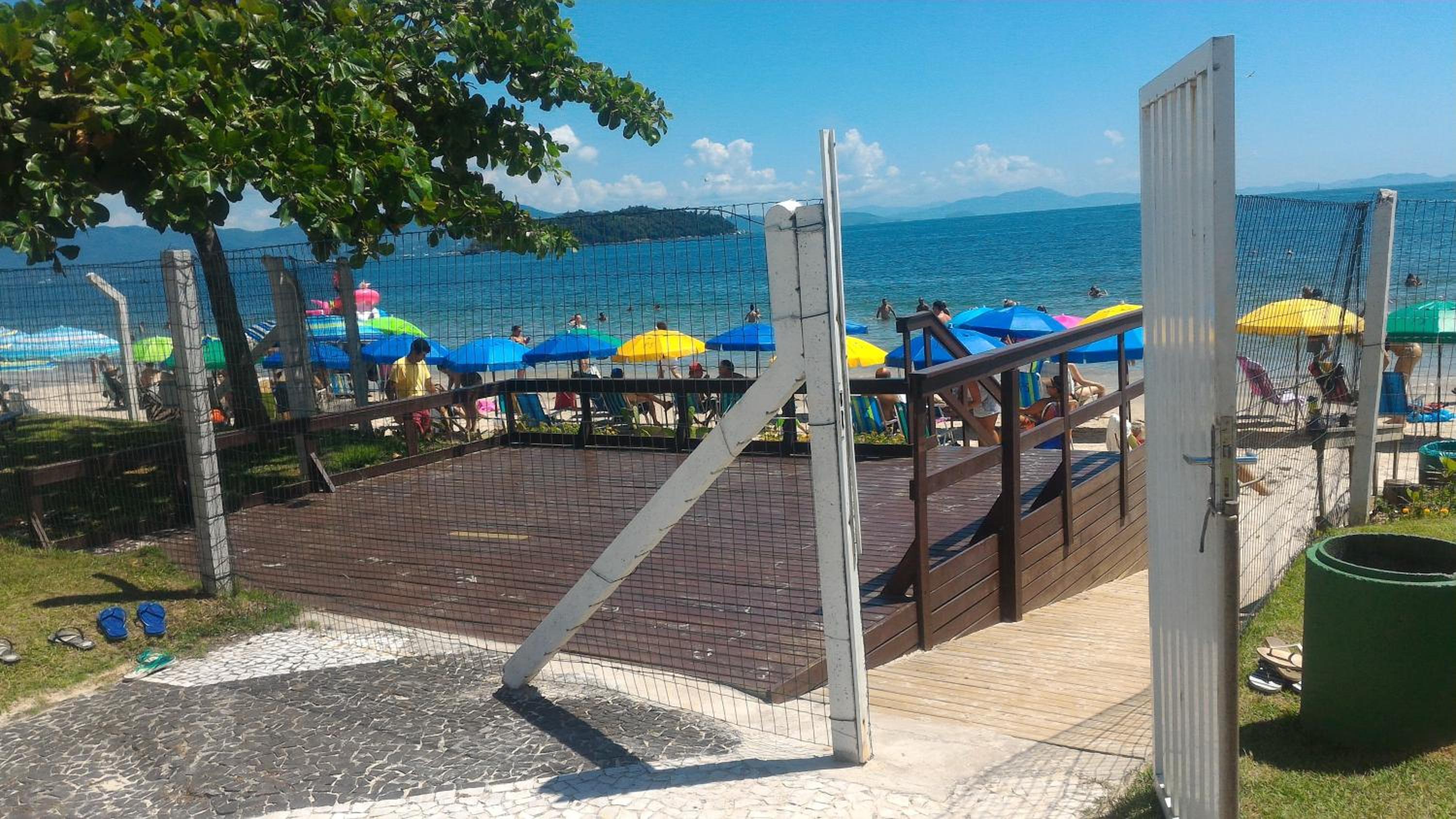 Confortável apto em Condomínio de frente pro mar