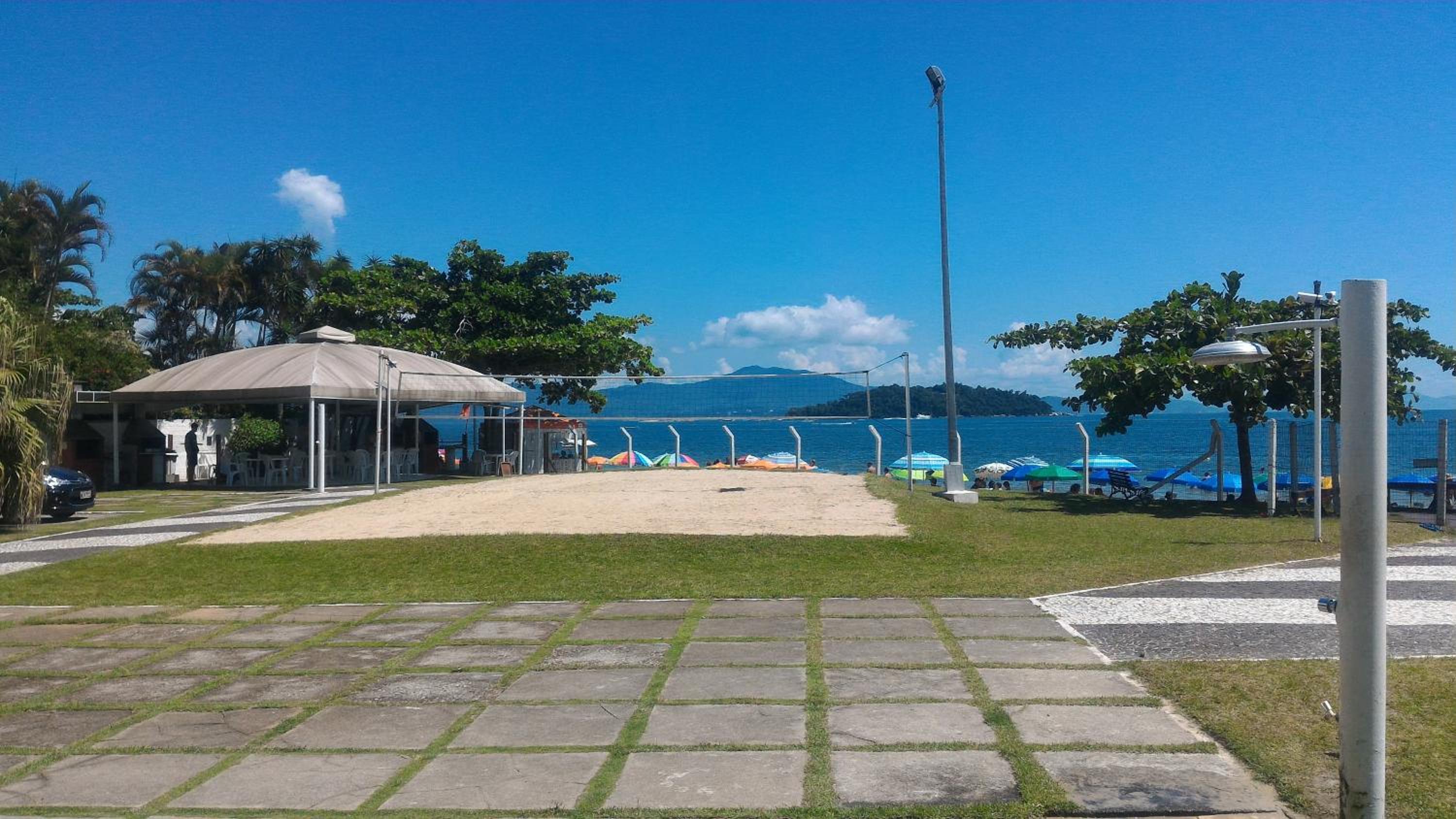 Confortável apto em Condomínio de frente pro mar