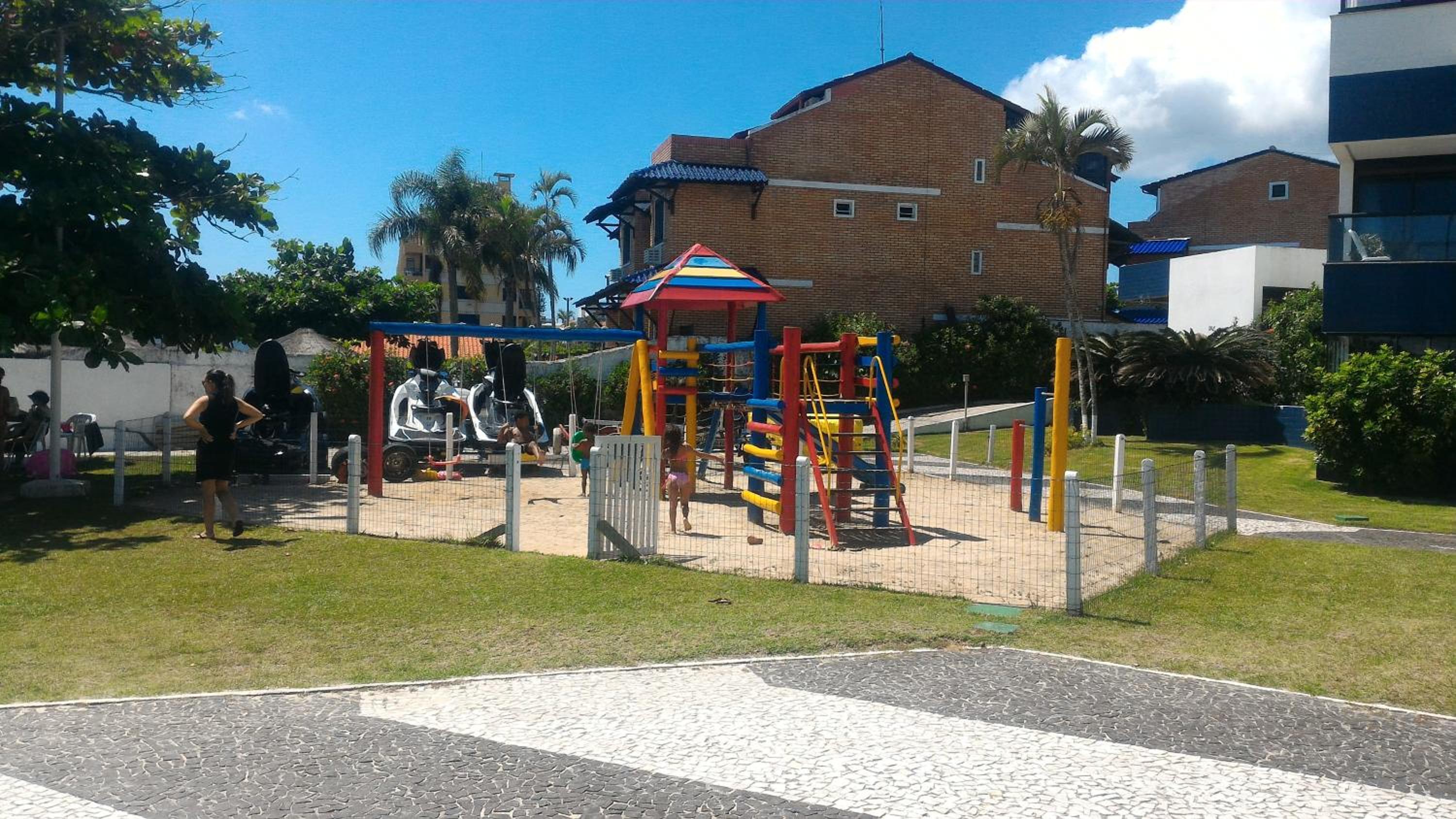 Confortável apto em Condomínio de frente pro mar