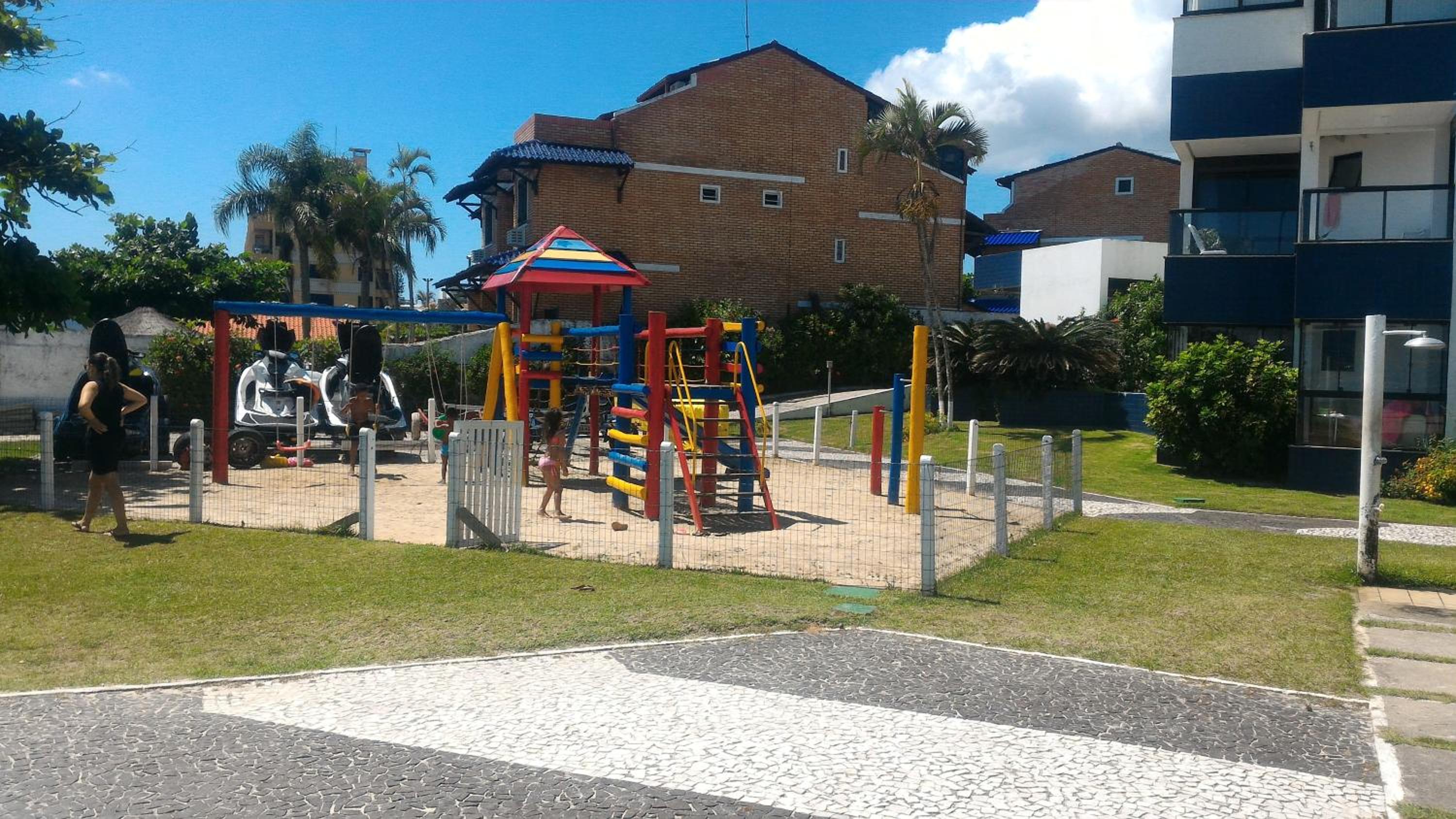 Confortável apto em Condomínio de frente pro mar