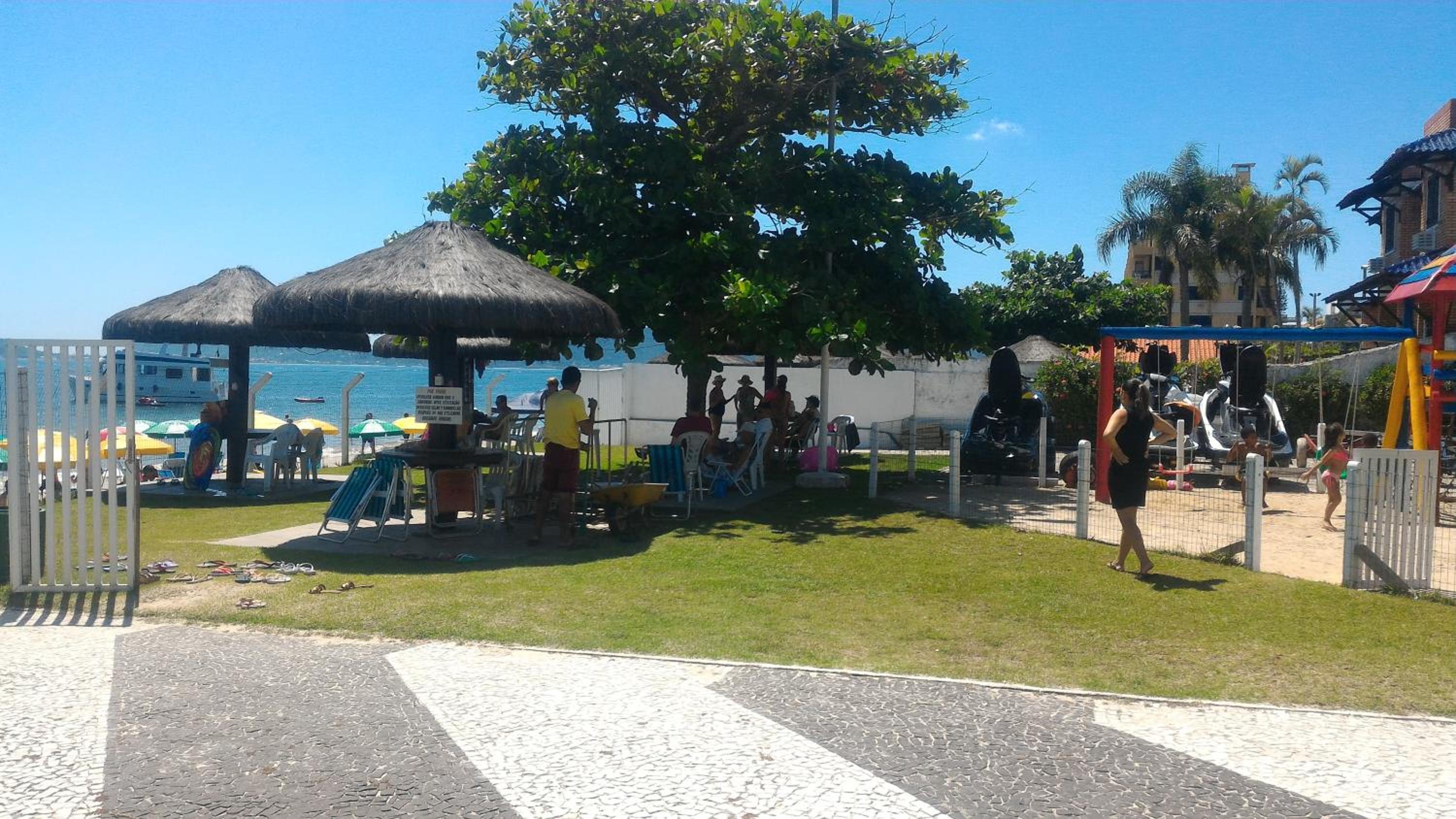 Confortável apto em Condomínio de frente pro mar
