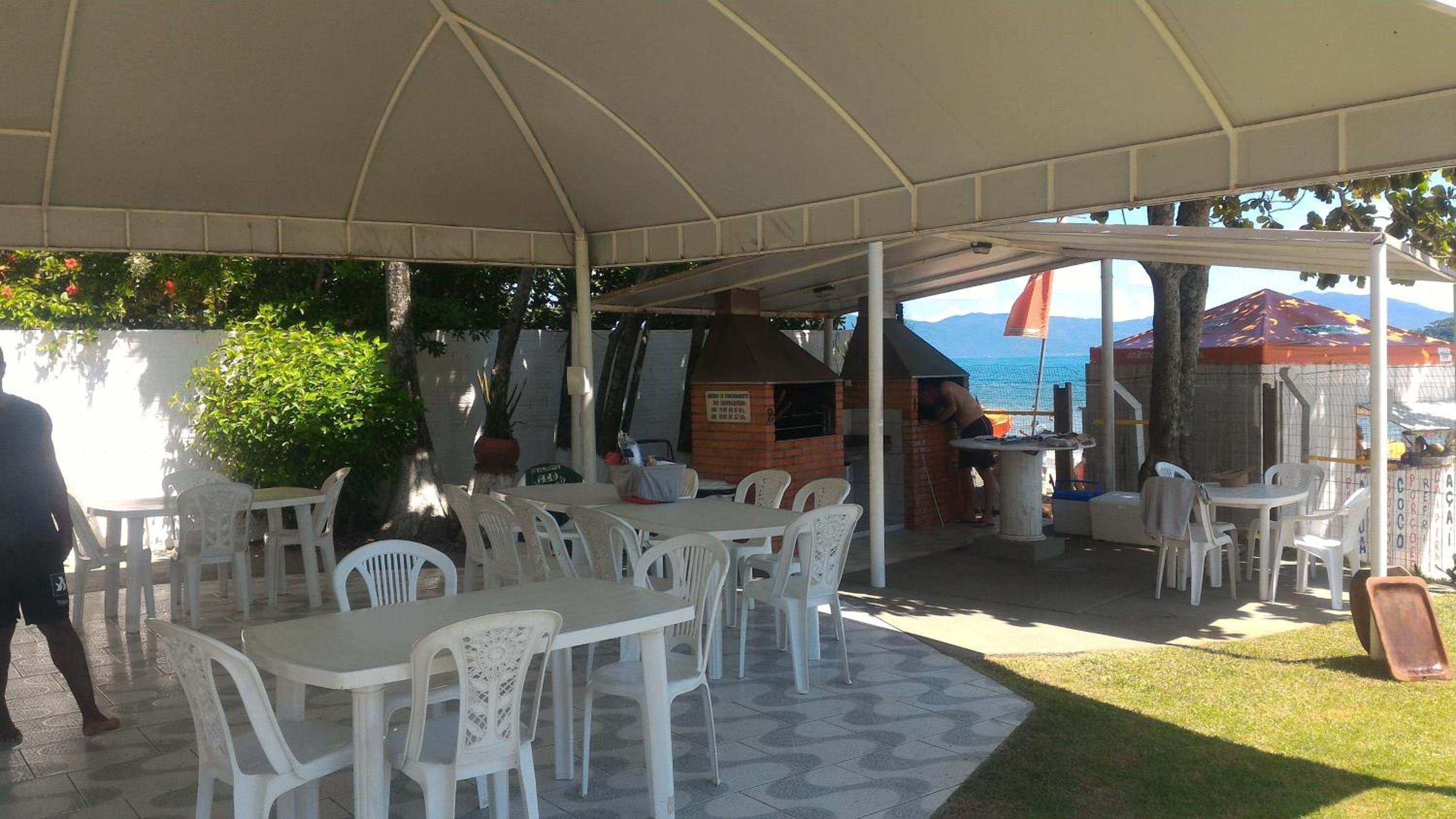 Confortável apto em Condomínio de frente pro mar