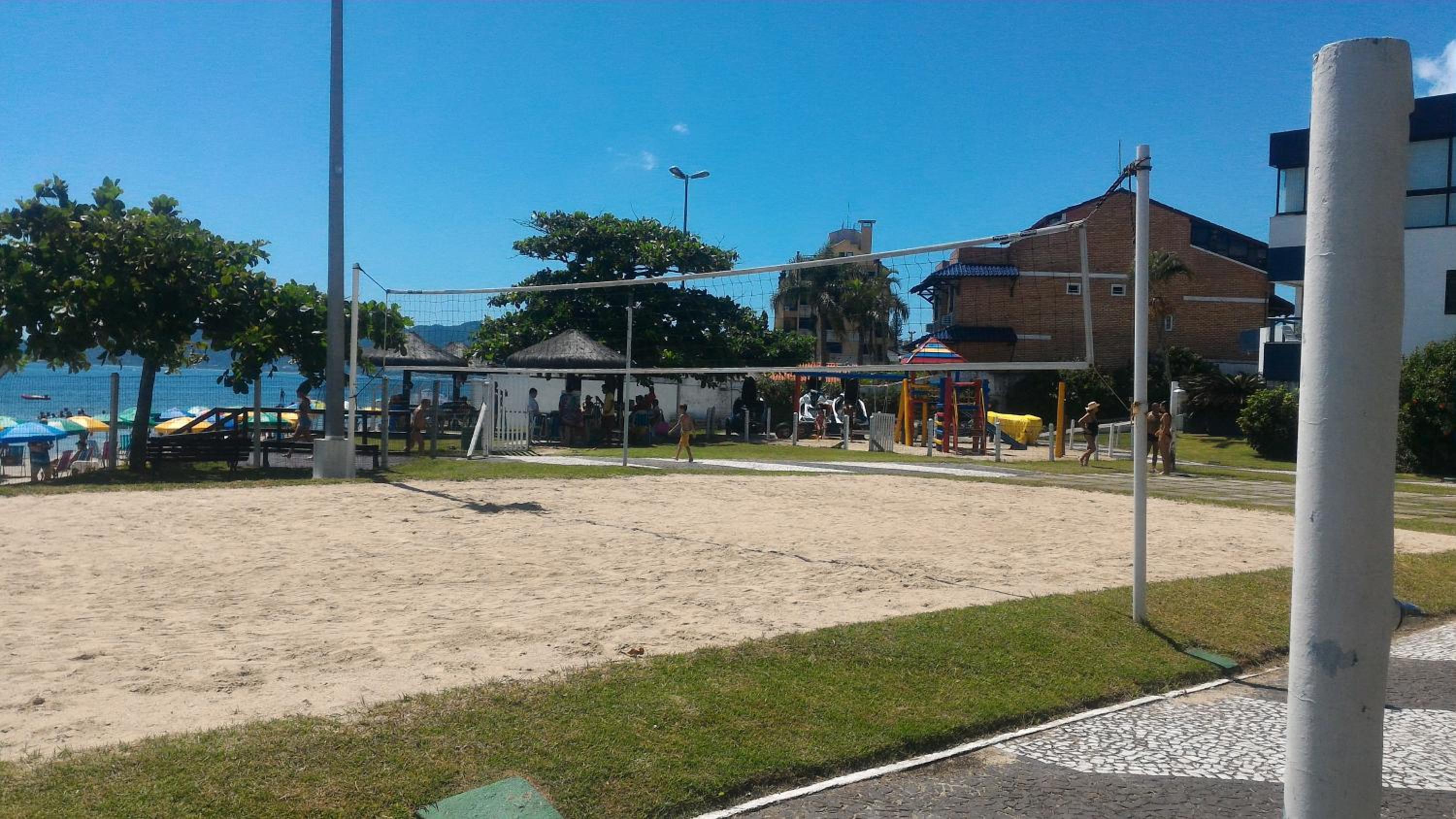 Confortável apto em Condomínio de frente pro mar