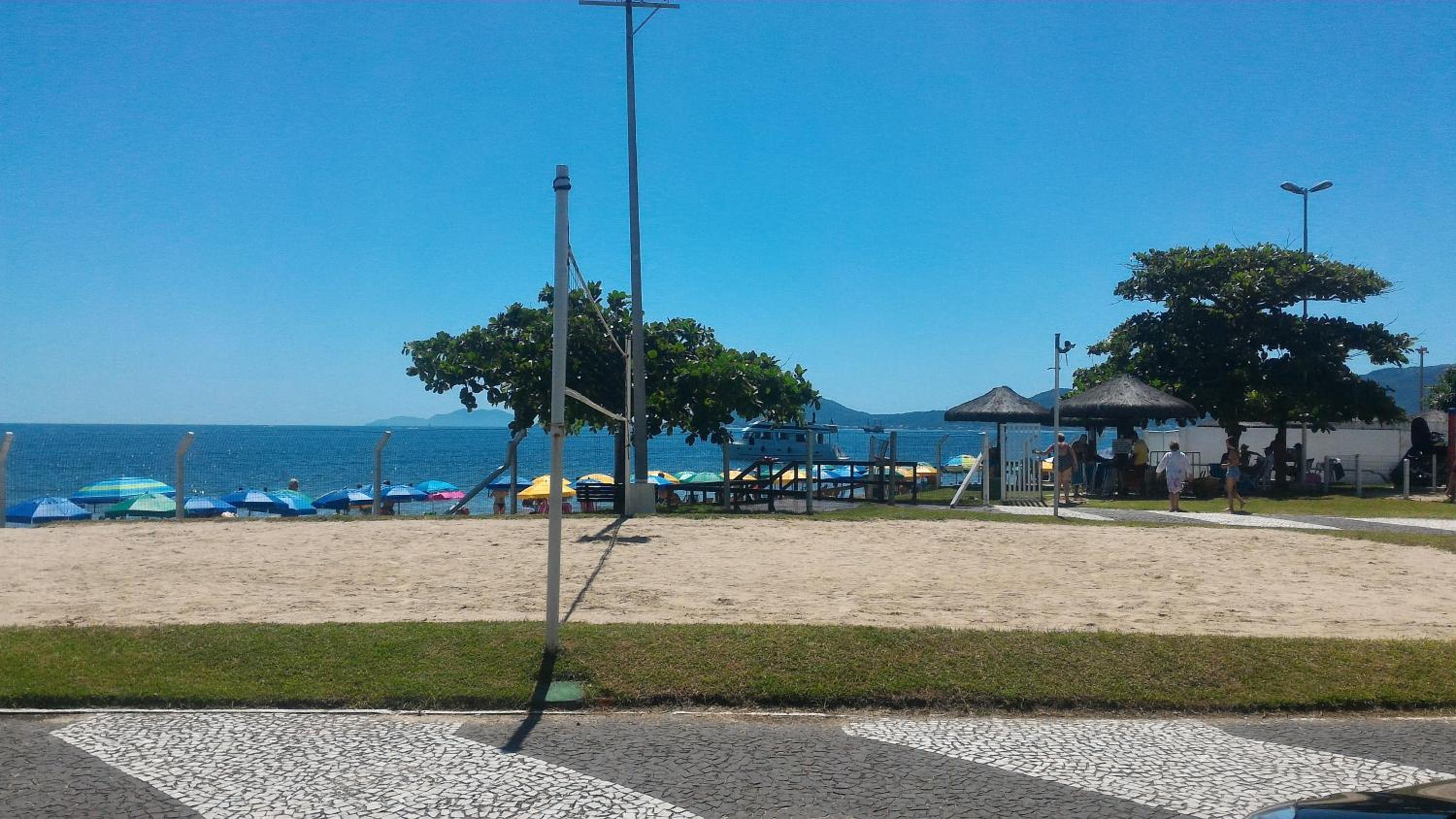 Confortável apto em Condomínio de frente pro mar