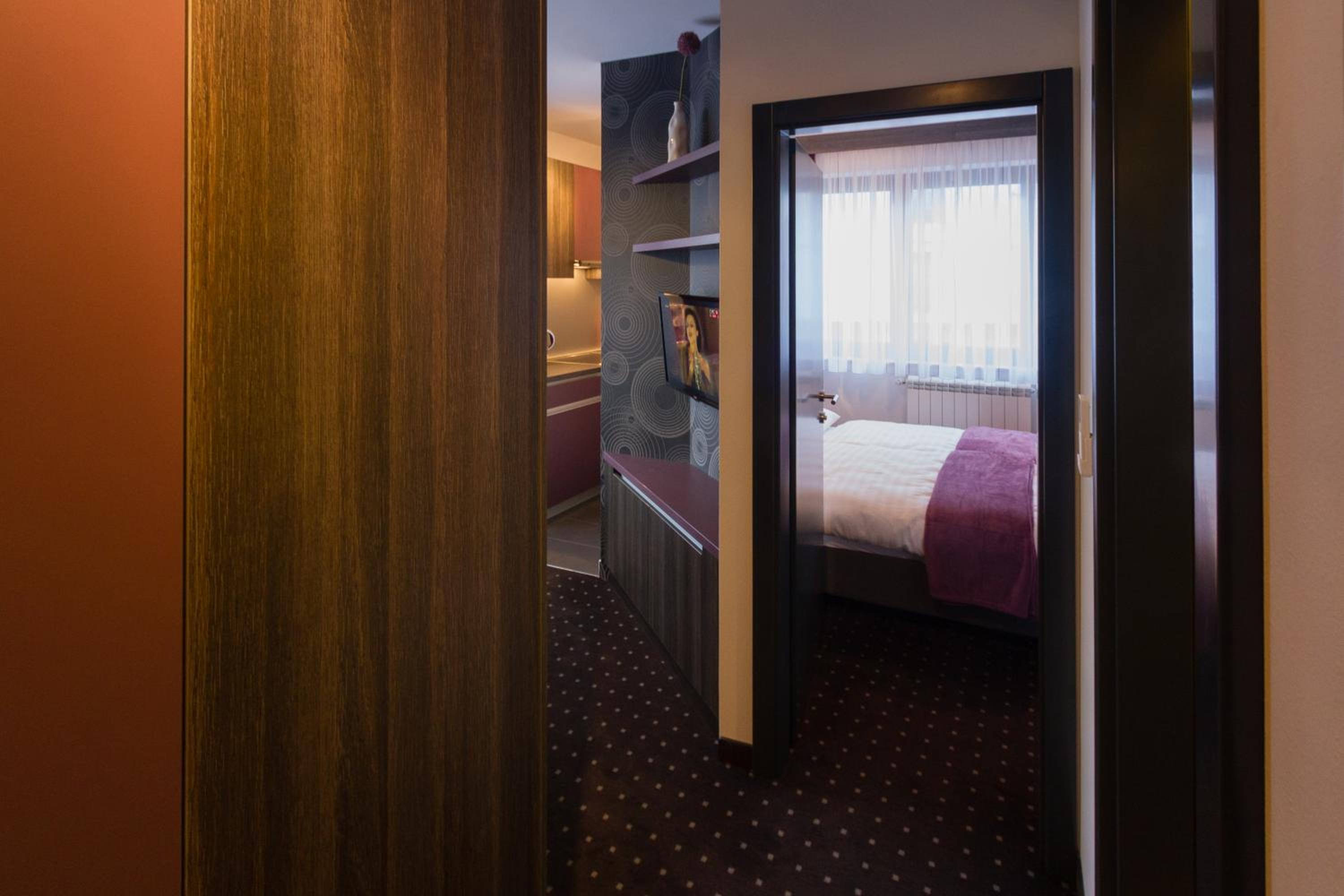 Log In Rooms