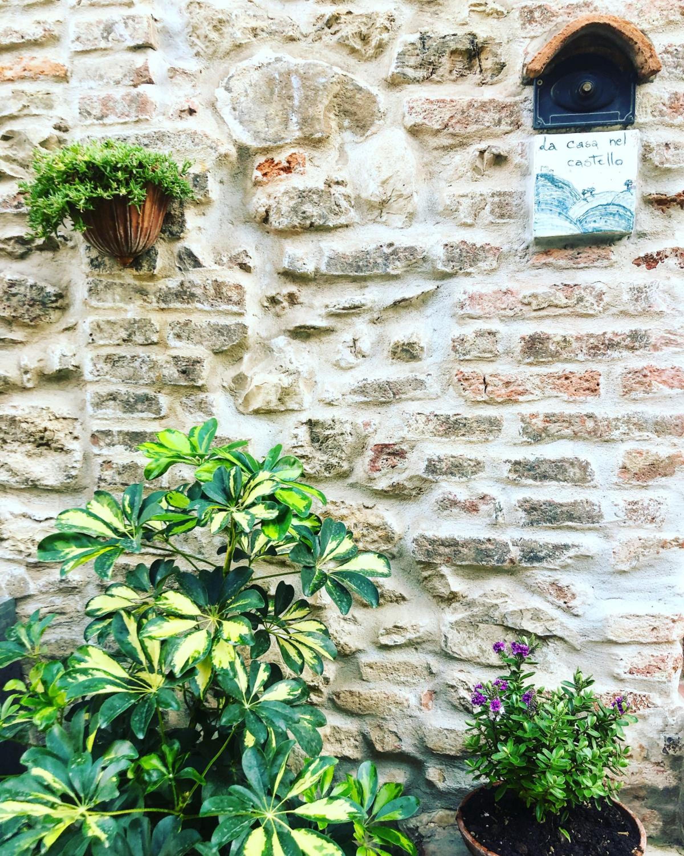 La casa nel castello e il giardino segreto view 2