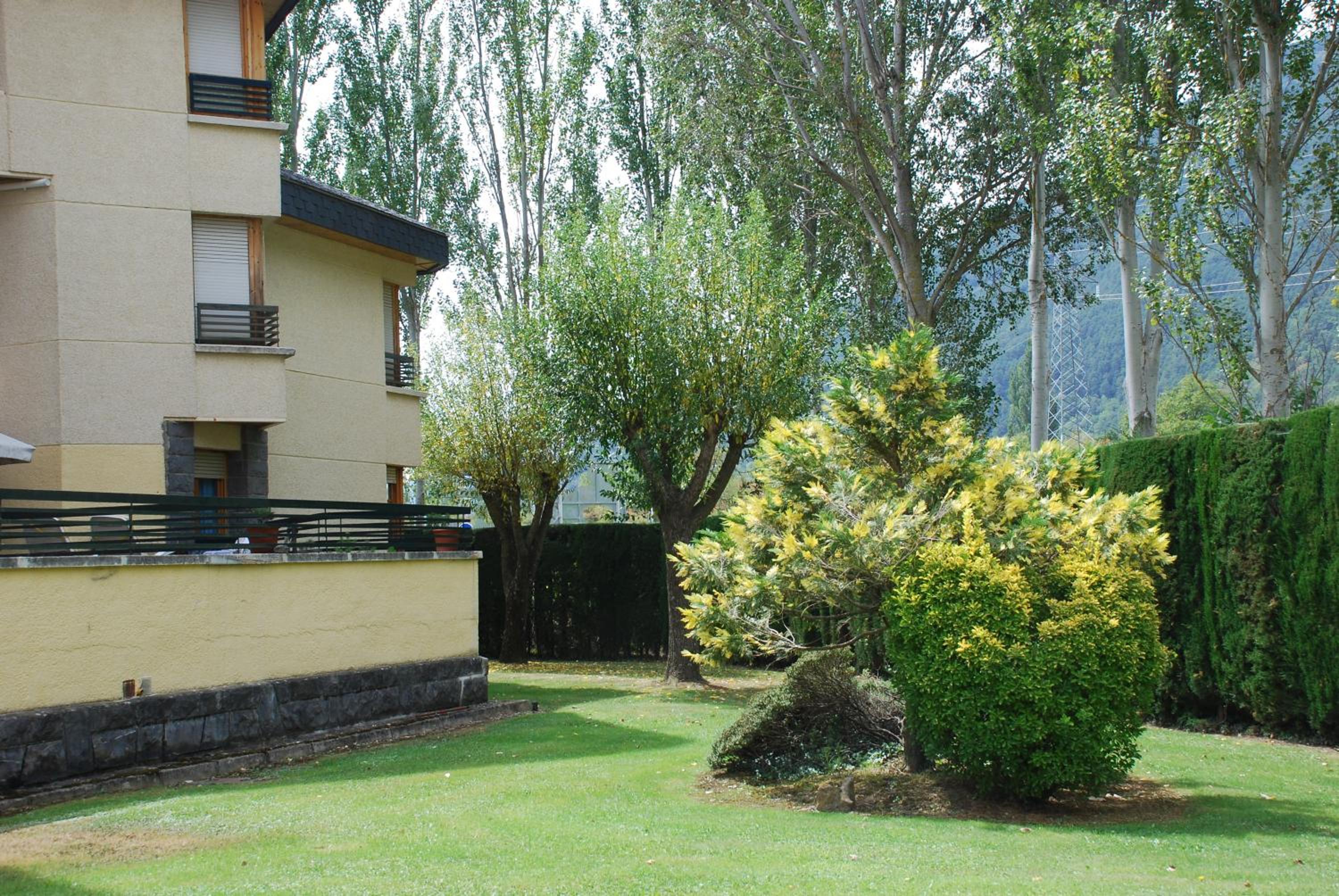 Atico en Biescas con Piscina, Tenis y Barbacoa view 5