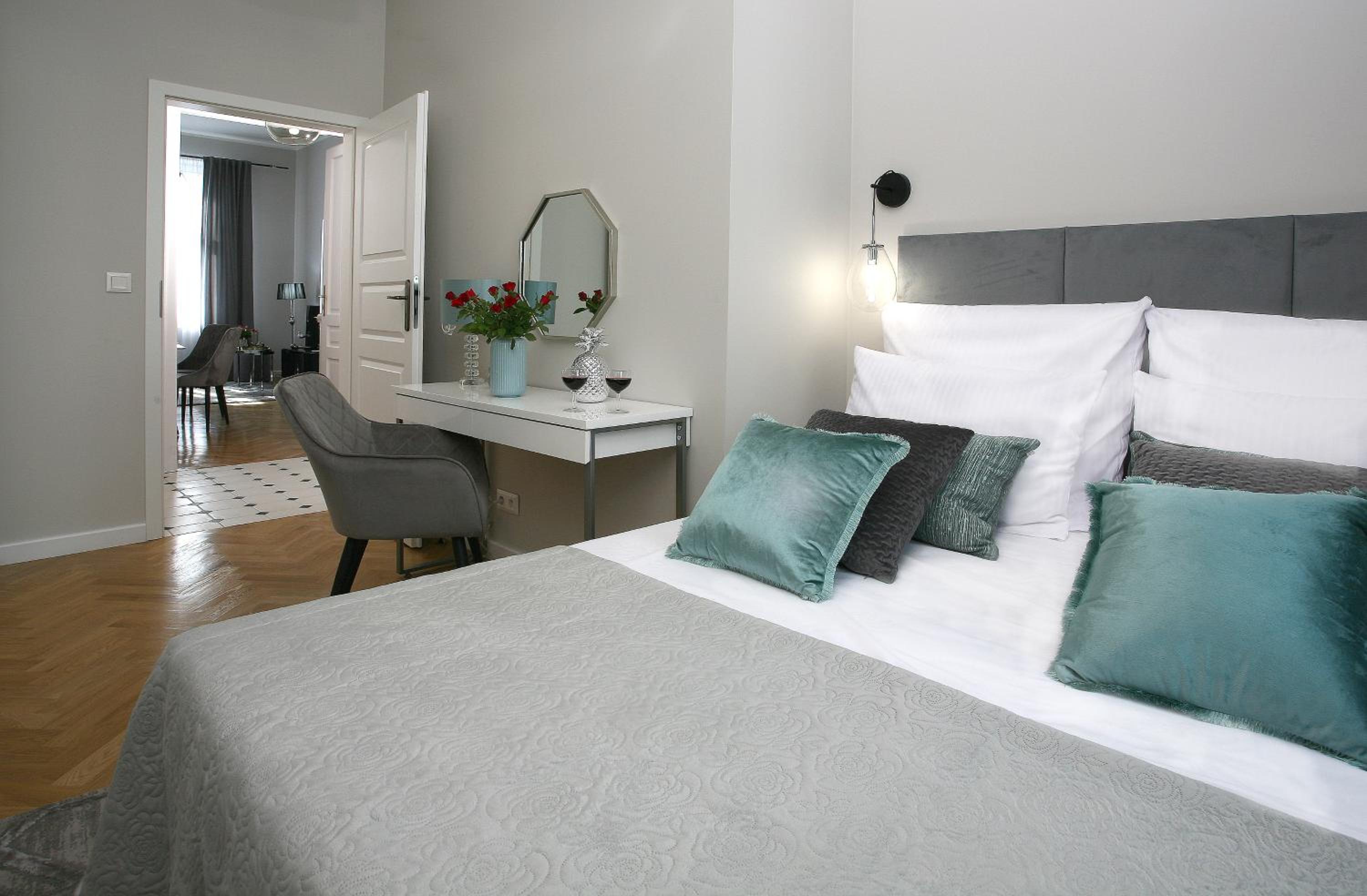 Gem Apartment by Castle (Old Town Krakow) view 3