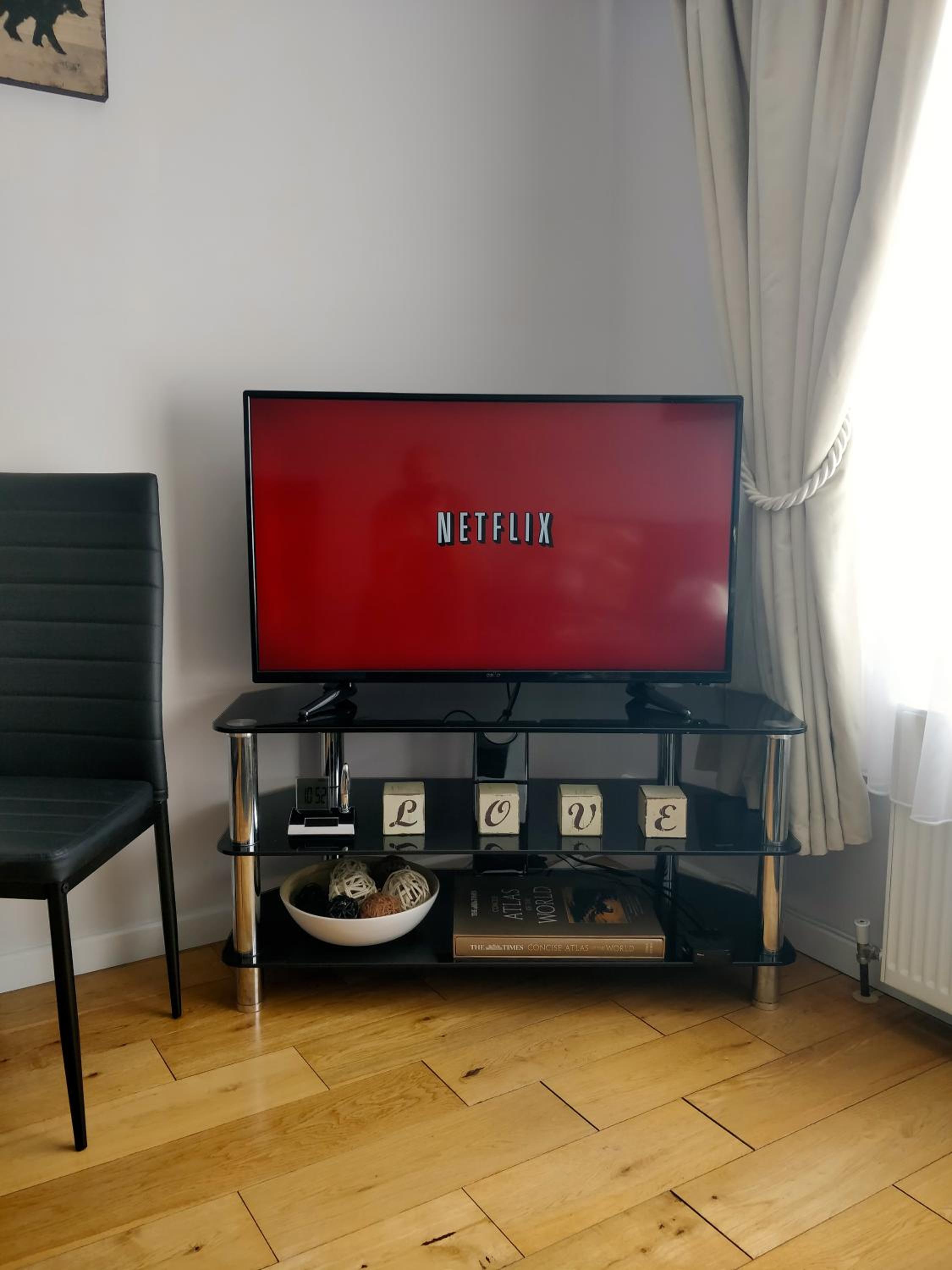 2 Bedrooms - 3 Beds - Free Parking - 168 view 2