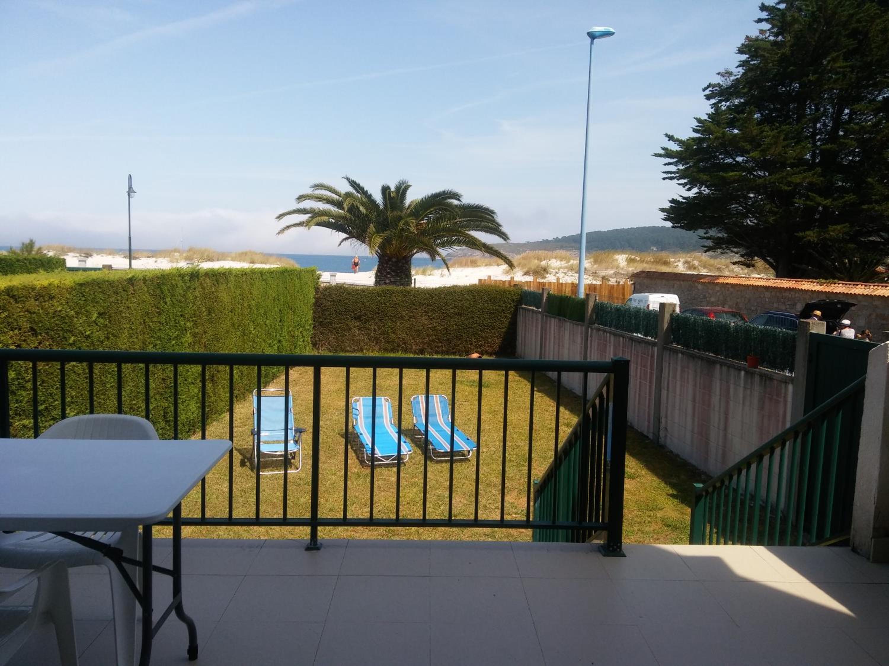 CASA CHALET ATALAYA a pie de playa en Laxe view 4