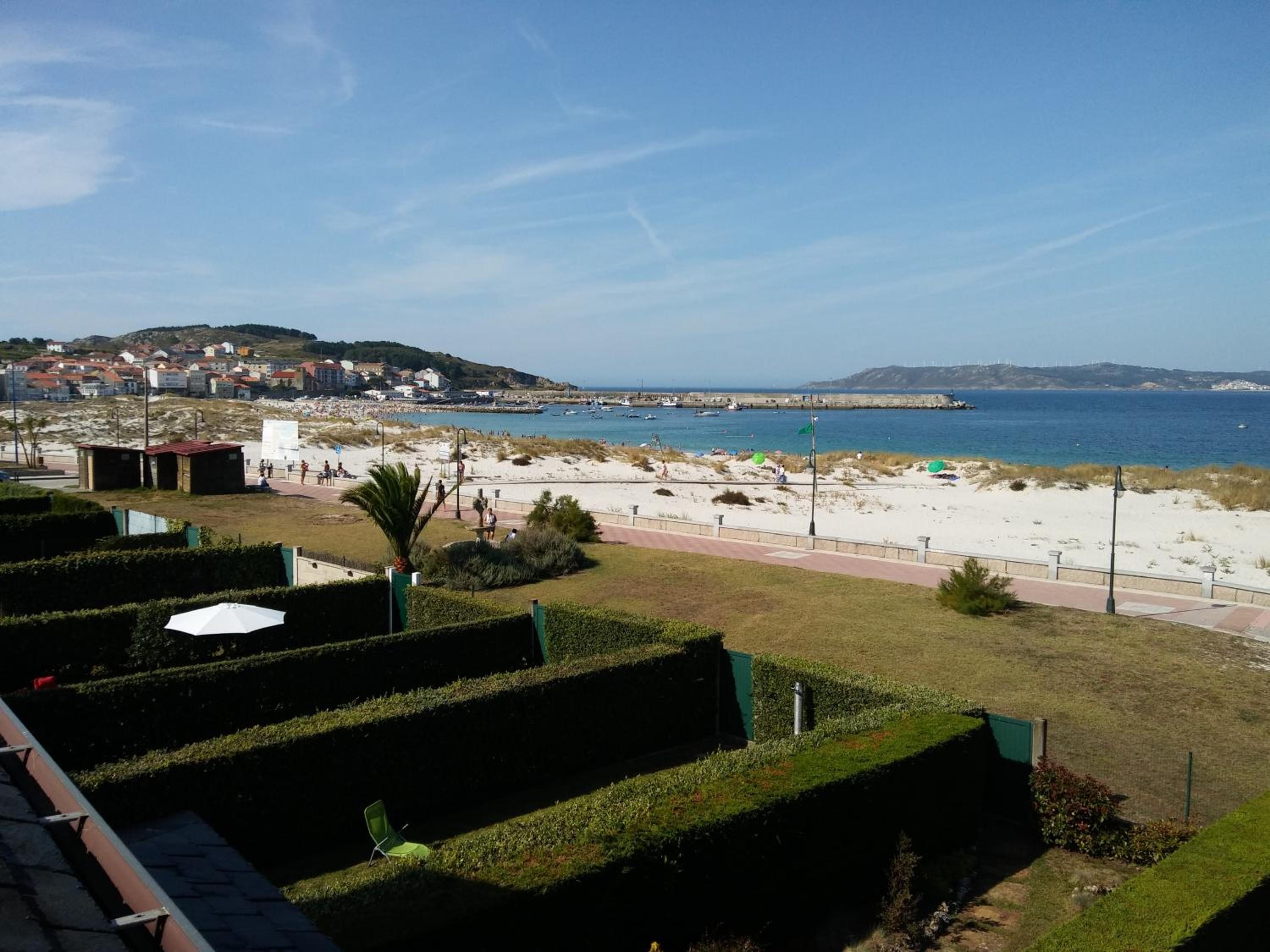 CASA CHALET ATALAYA a pie de playa en Laxe view 5