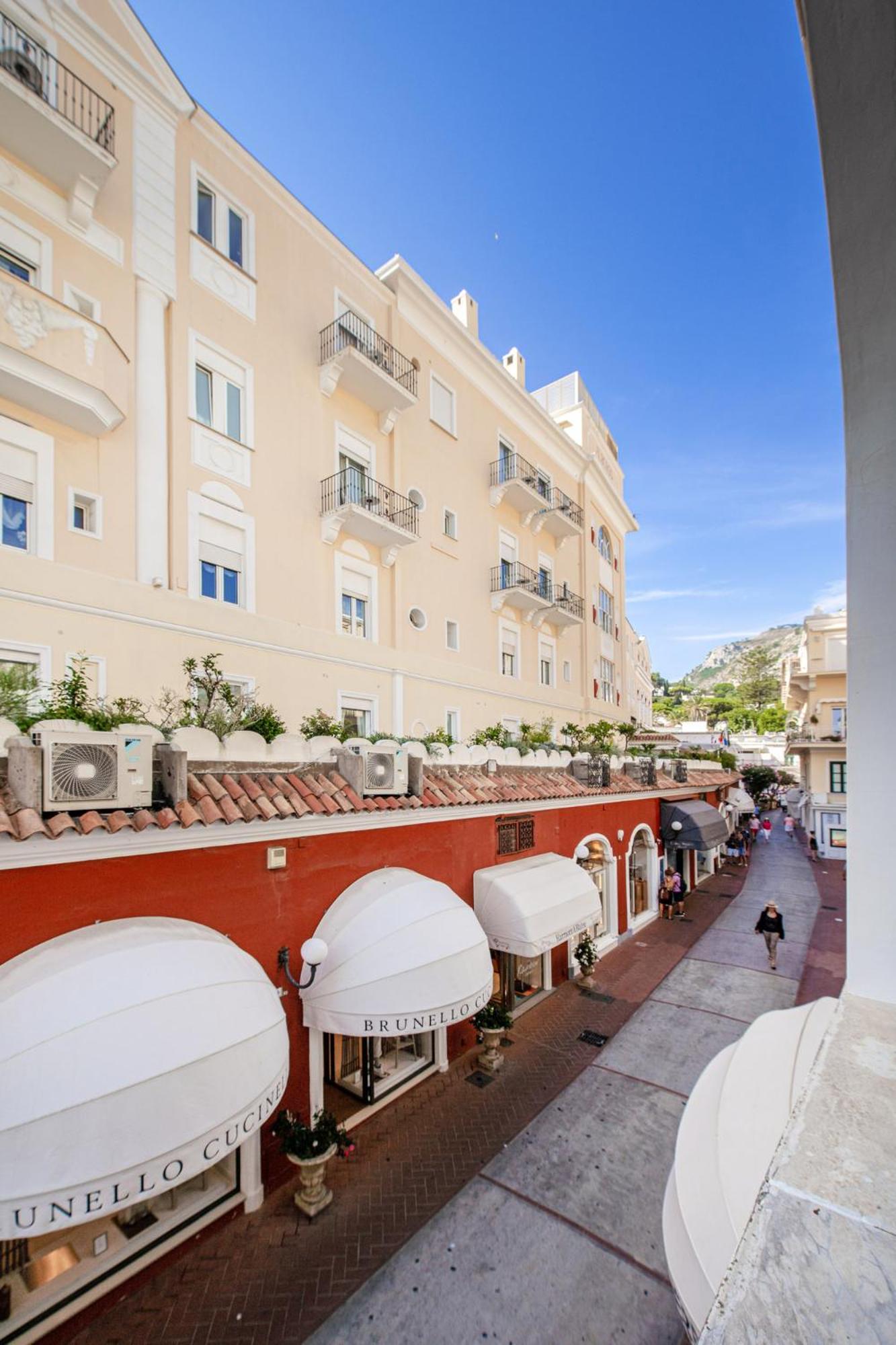 Camerelle 33 Capri view 2