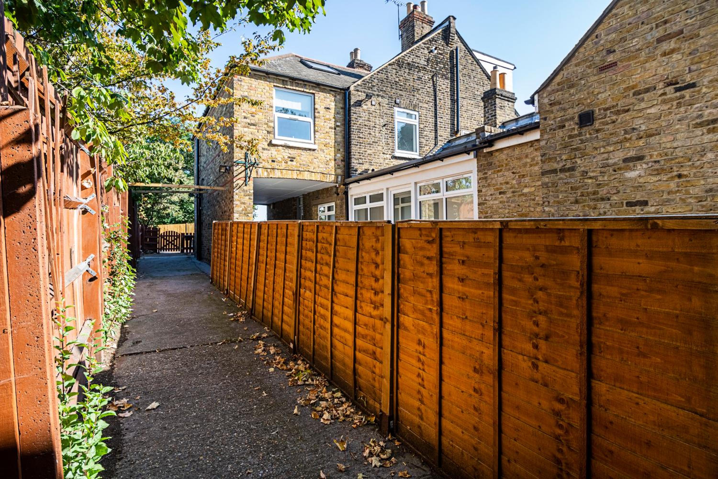 South Woodford 2 Bed En-Suite House