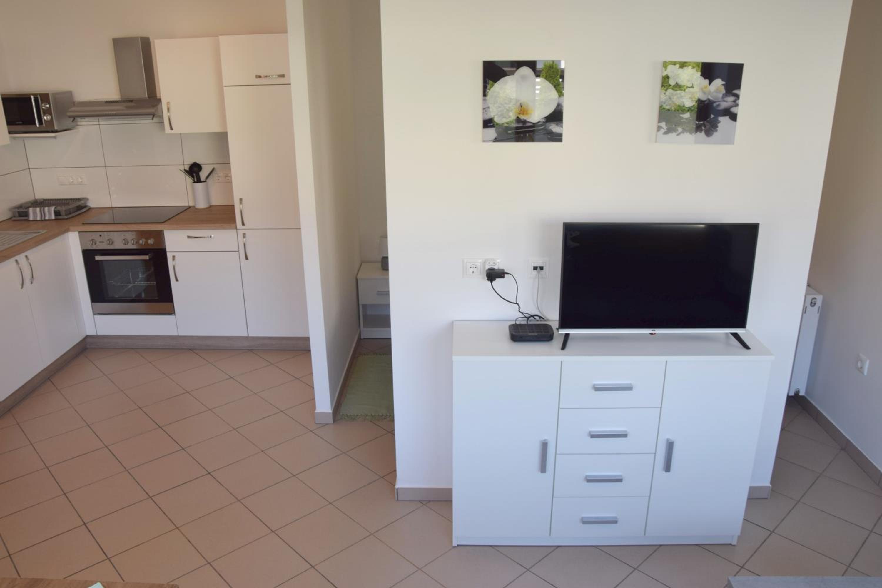COMFY and BRIGHT Apartment view 4
