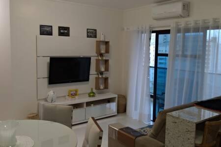 Apartamento dois dormitórios Praia das Pitangueiras