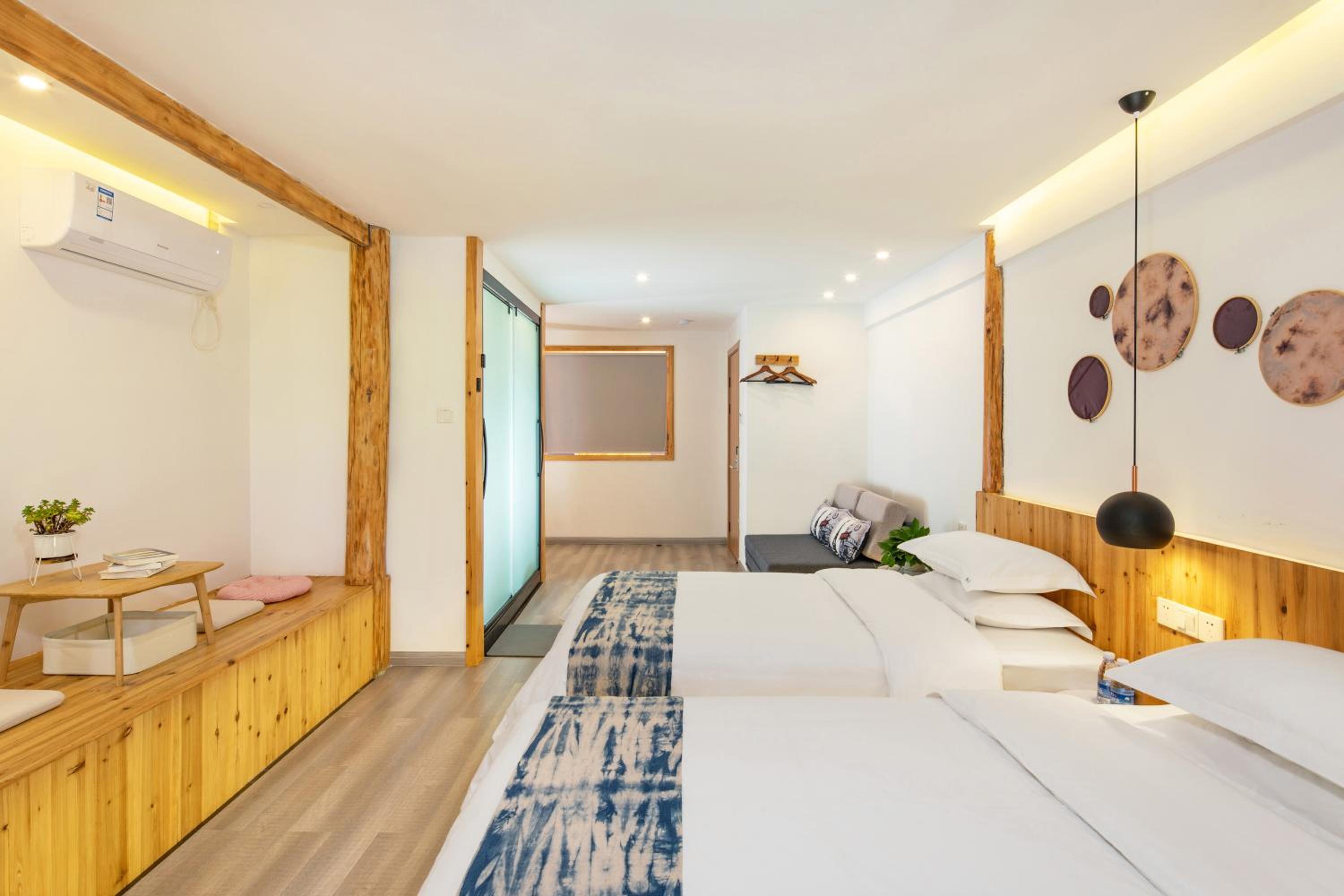 Zhaoxing W Lodge