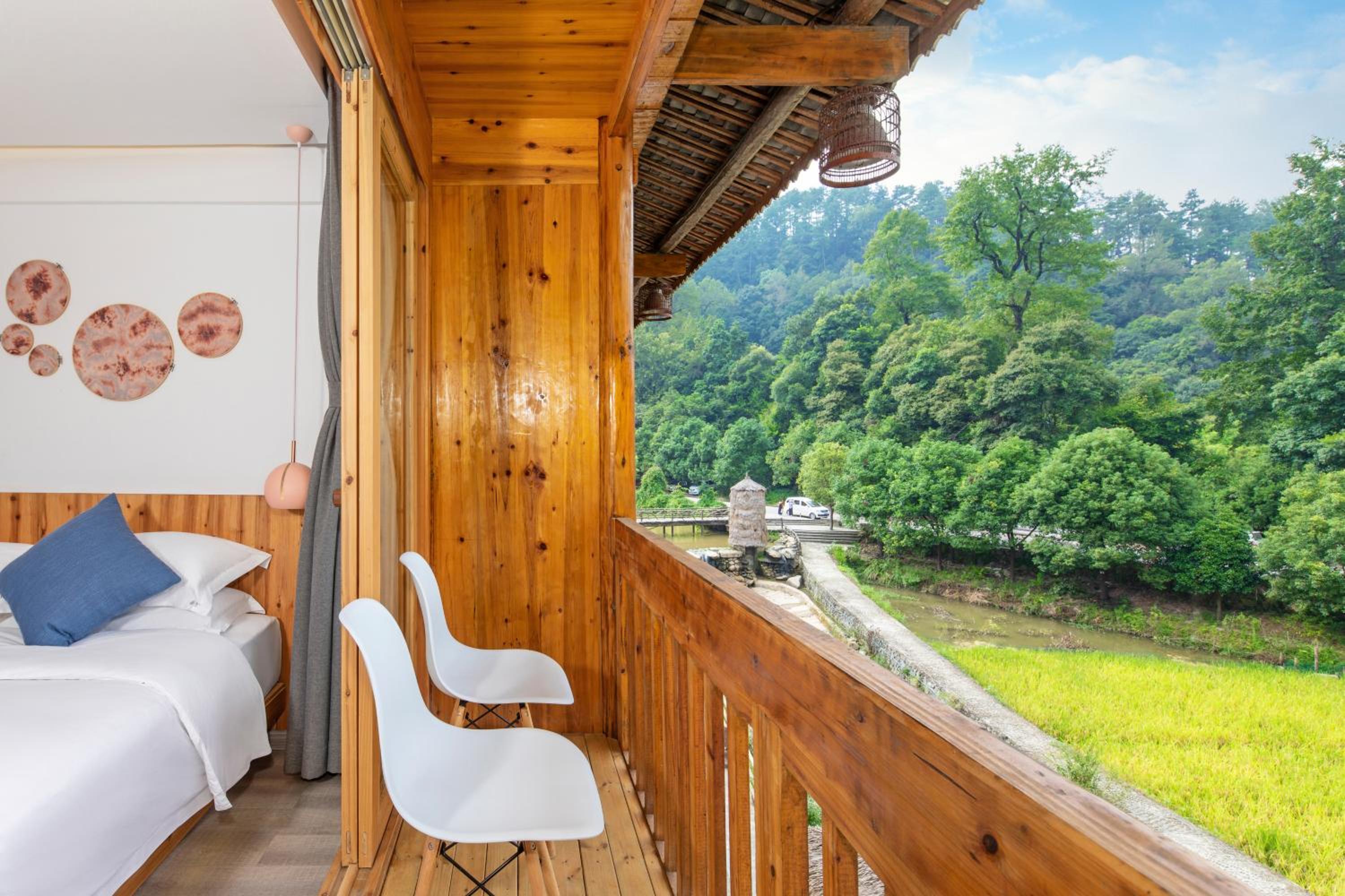 Zhaoxing W Lodge