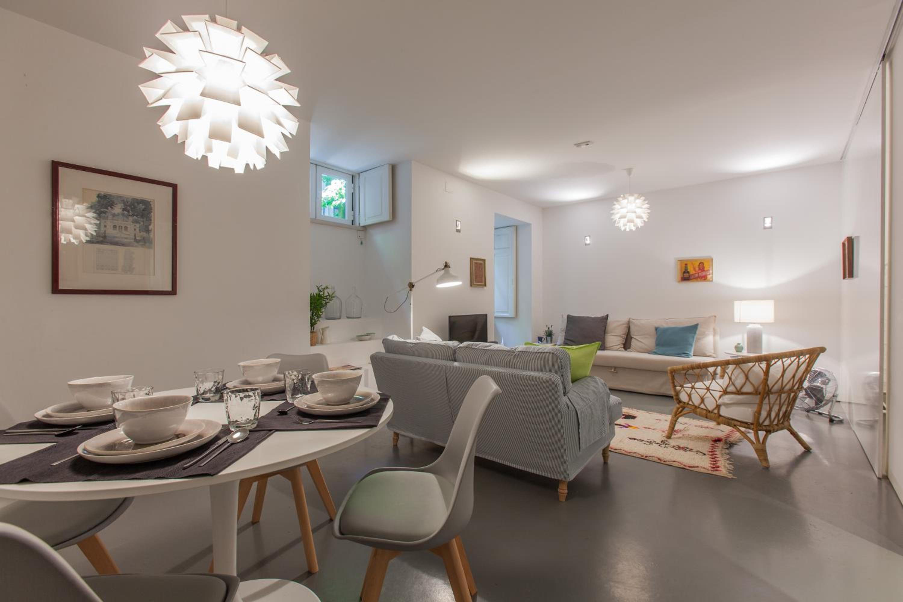 Renovated Apart with Private Courtyard, By TimeCooler view 2