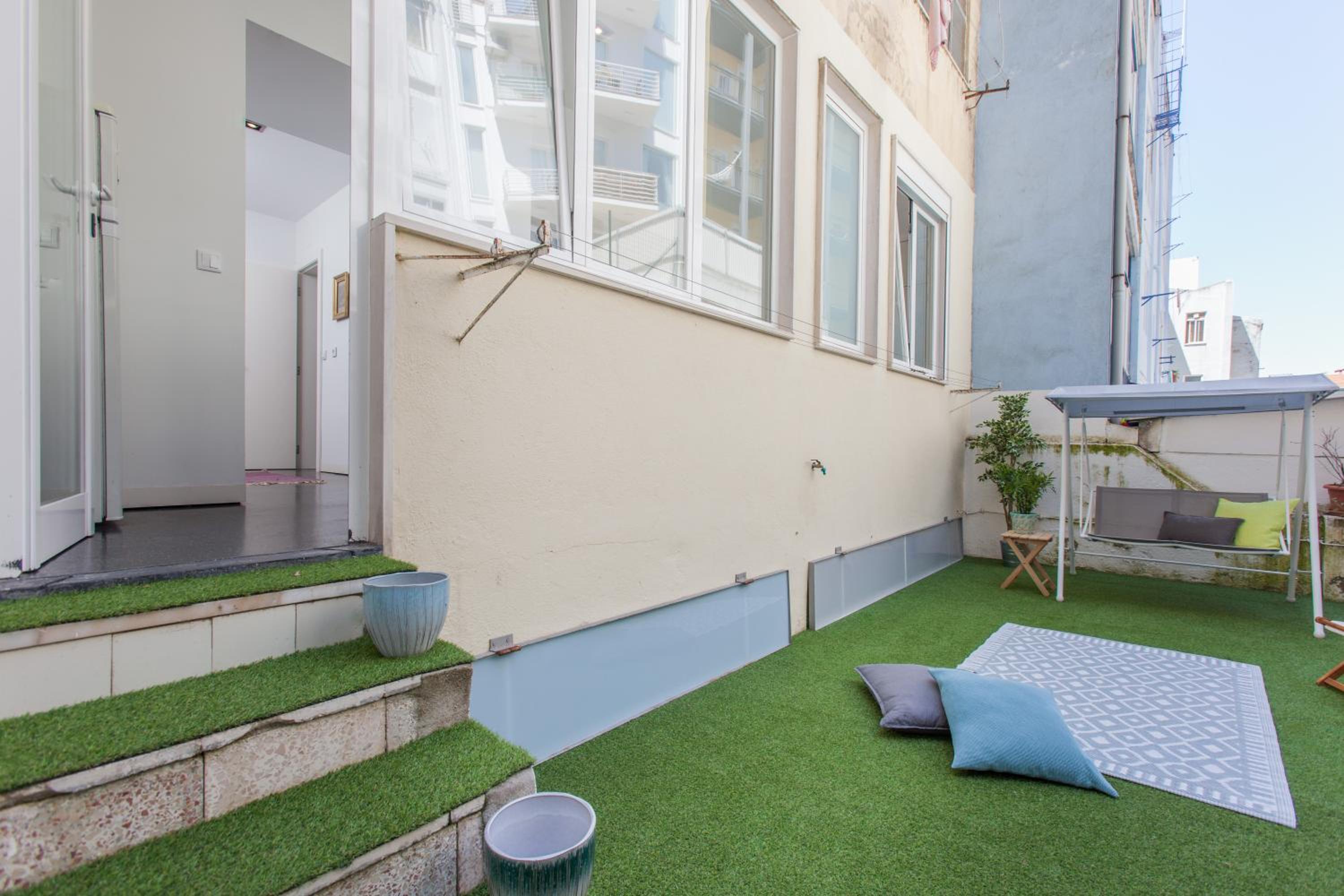 Renovated Apart with Private Courtyard, By TimeCooler view 5