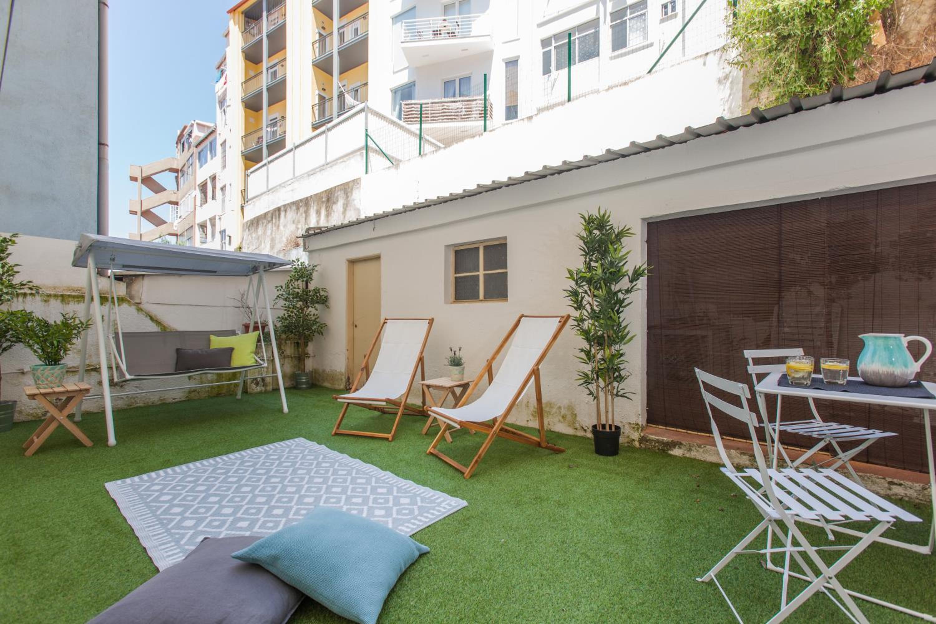 Renovated Apart with Private Courtyard, By TimeCooler view 4