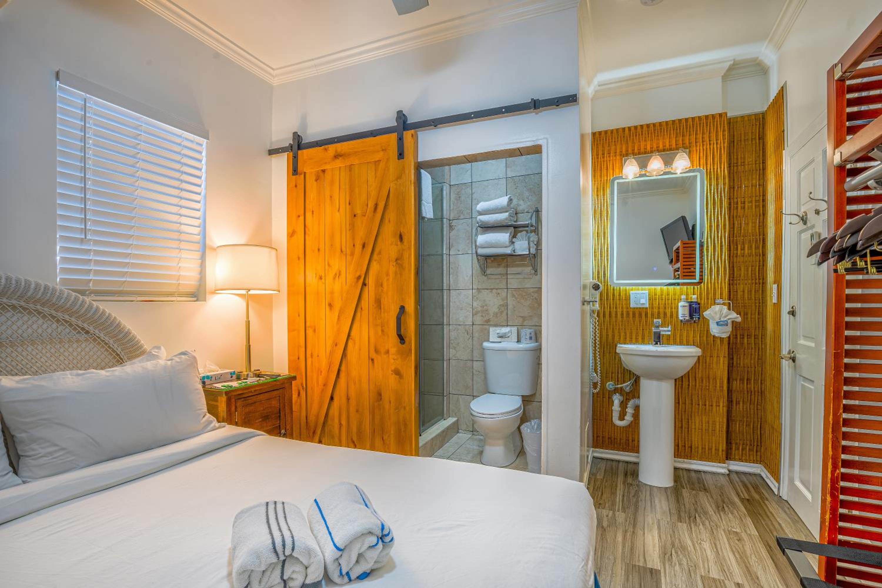 Duval Inn - Key West