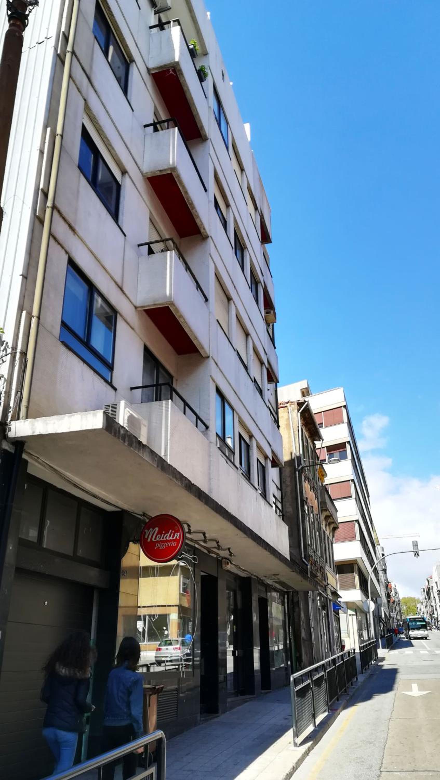 Porto Downtown Main Str (S.Catarina) + Free Park - main view