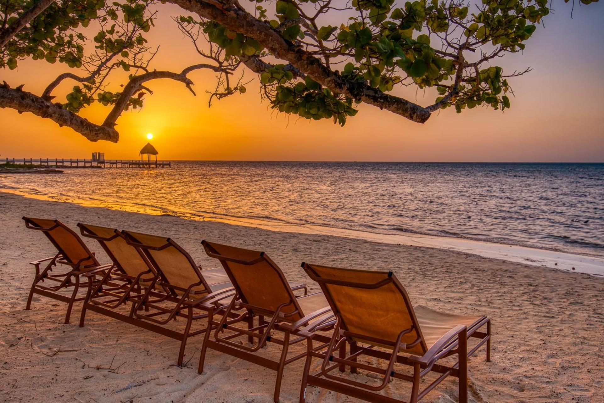 Las Verandas Hotel & Villas