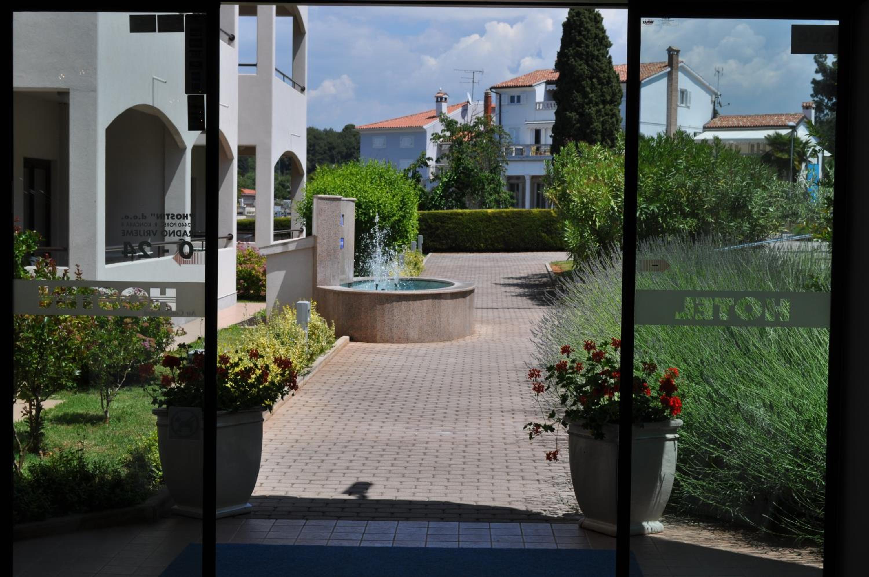 Hotel Flores - Property Image 1