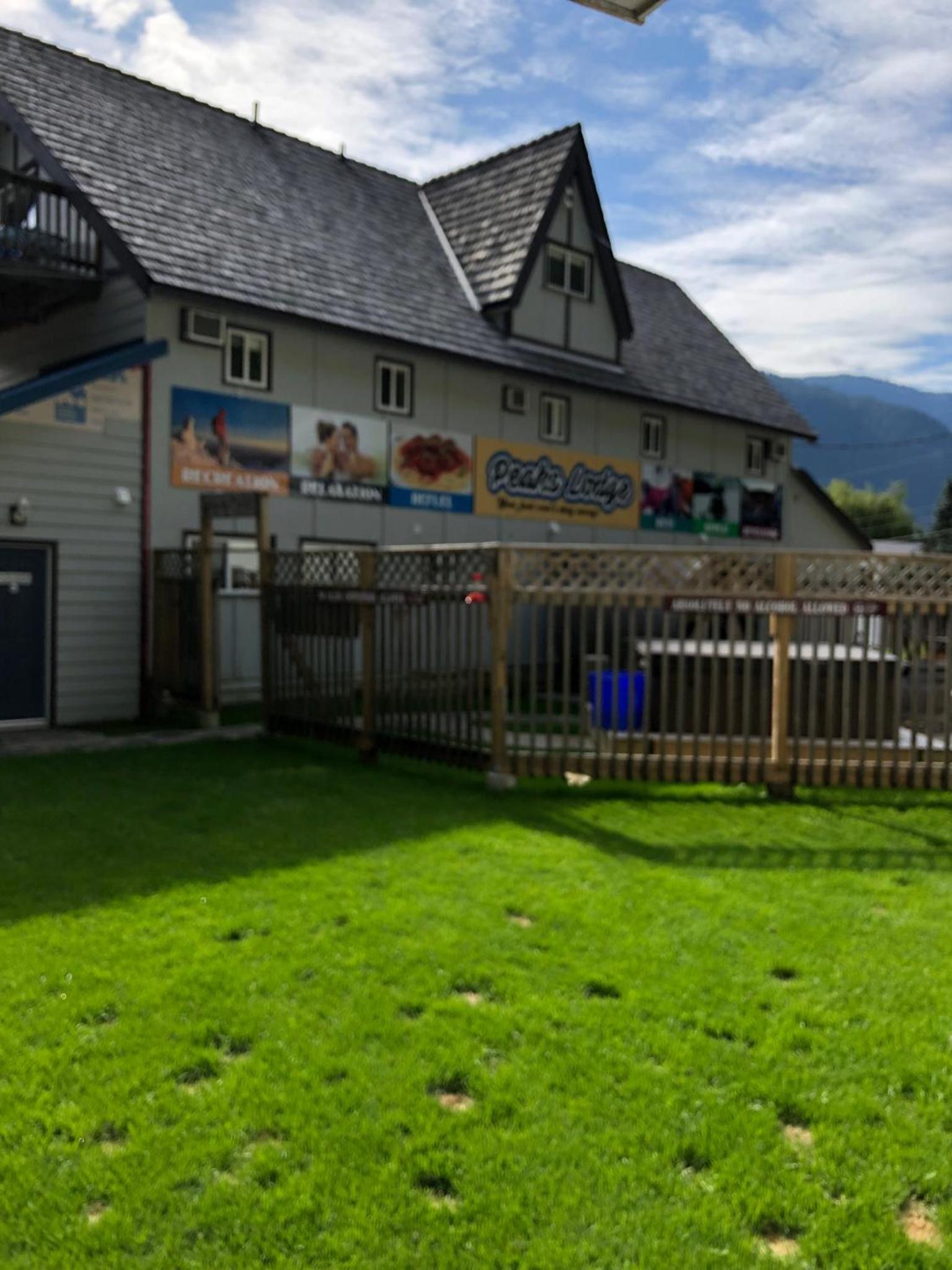 Peaks Lodge