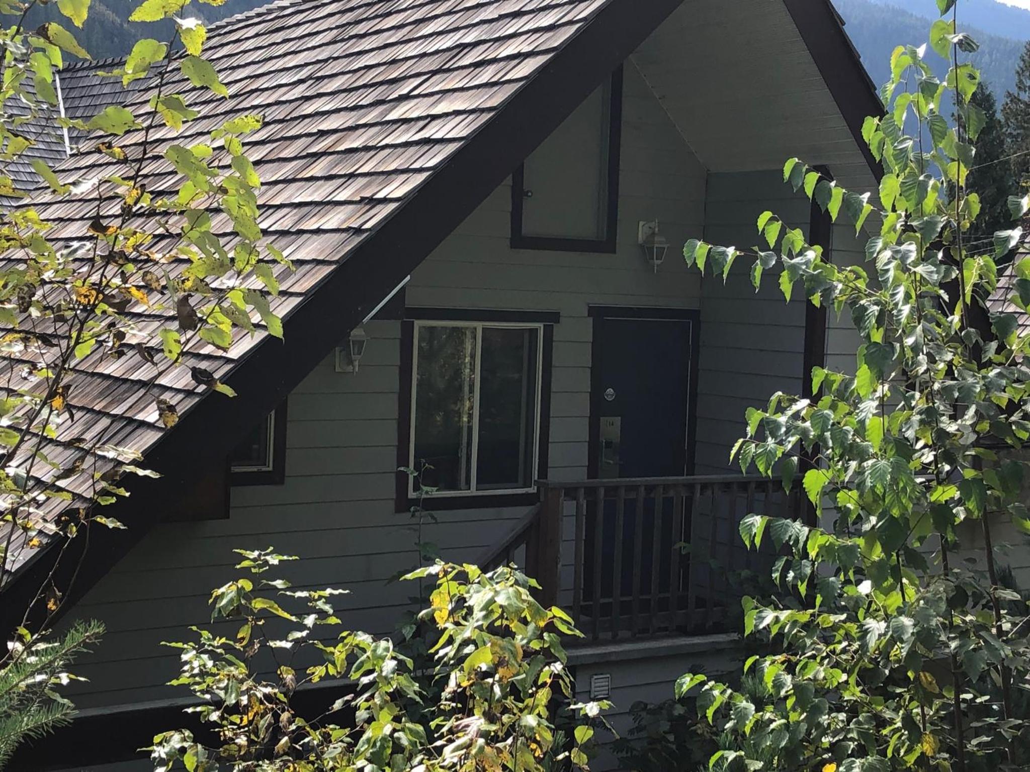 Peaks Lodge