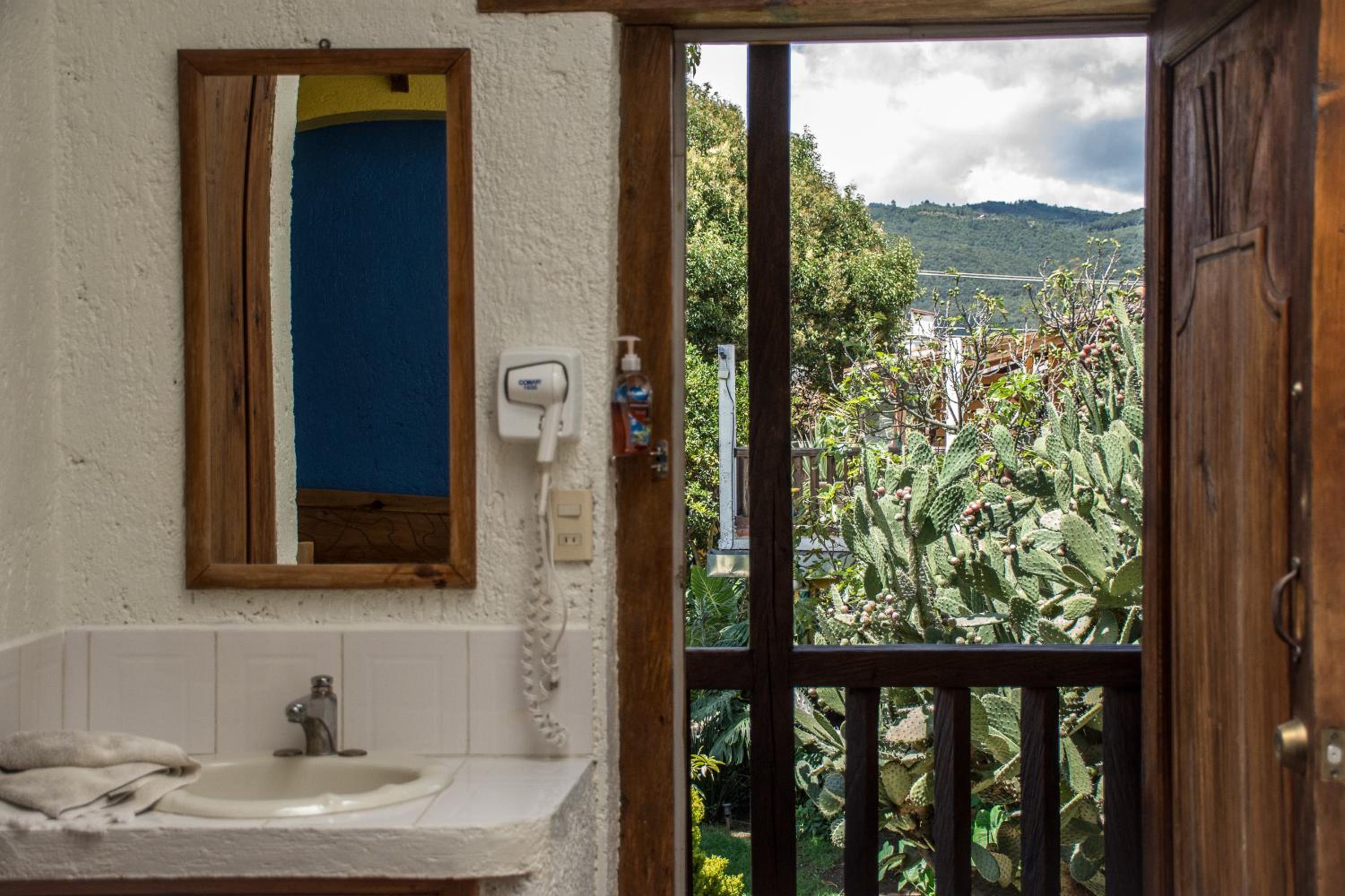 Rossco Hostel & Hotel