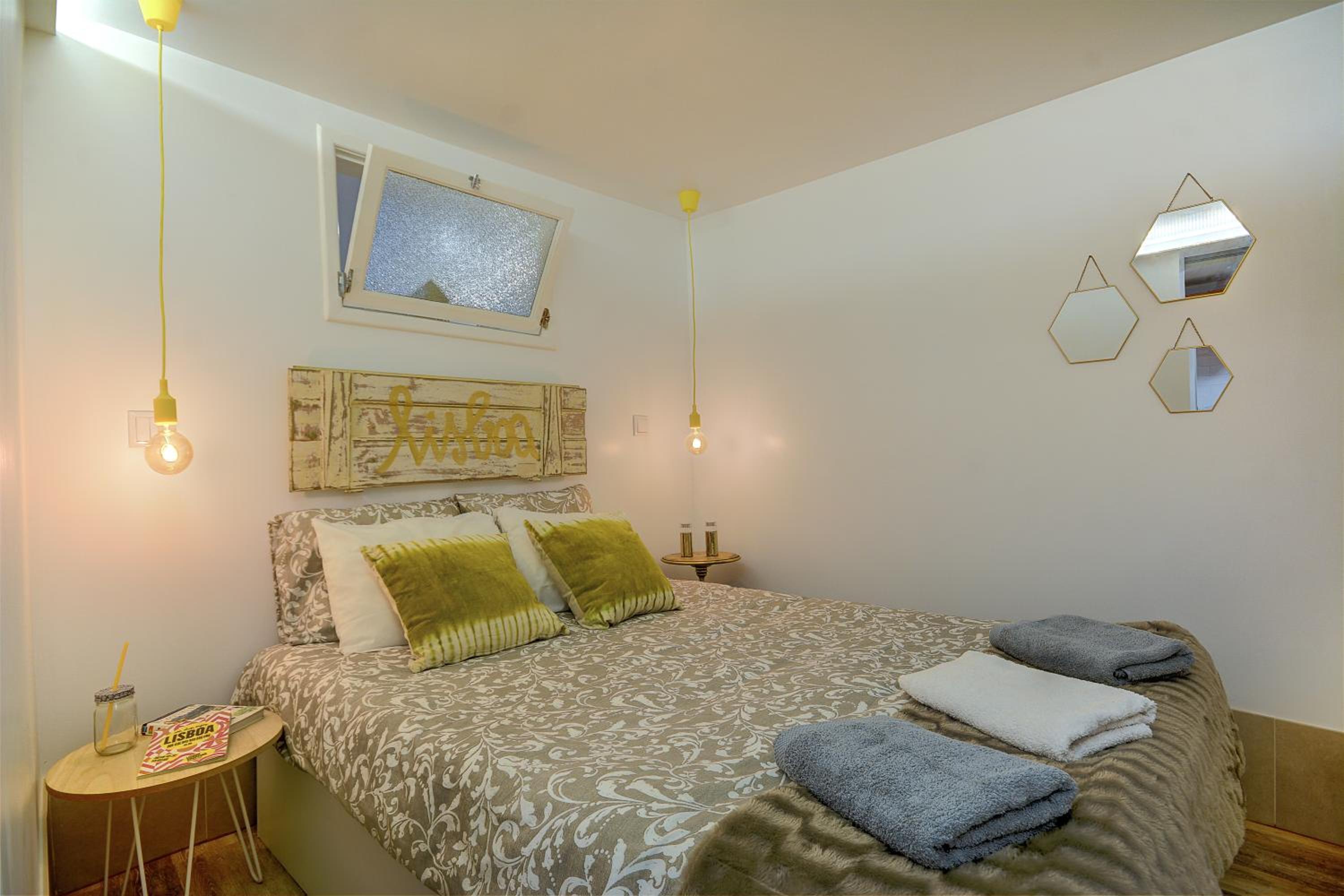 Traditional Apartment with a Terrace, AC and Fast Internet view 3