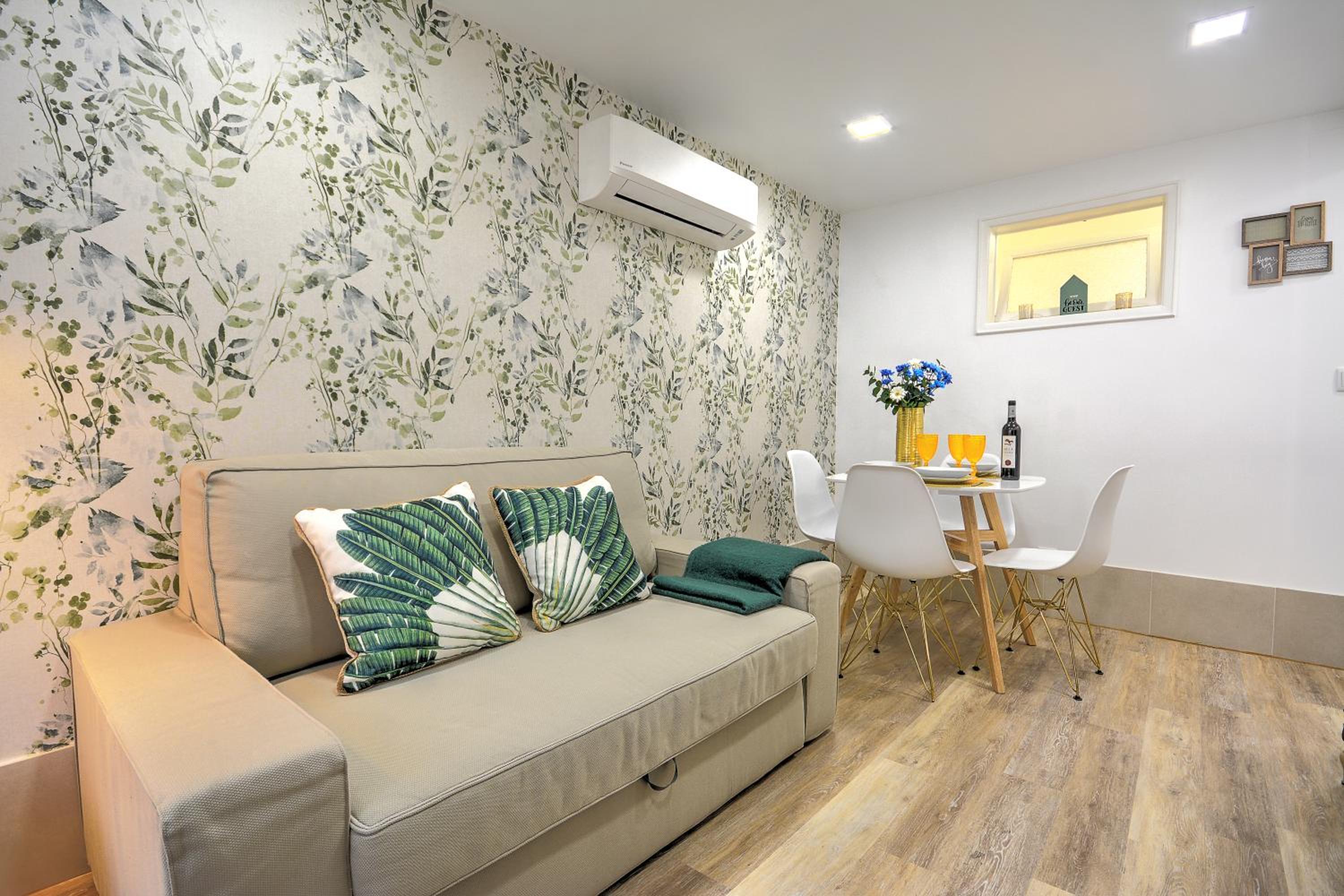 Traditional Apartment with a Terrace, AC and Fast Internet view 2
