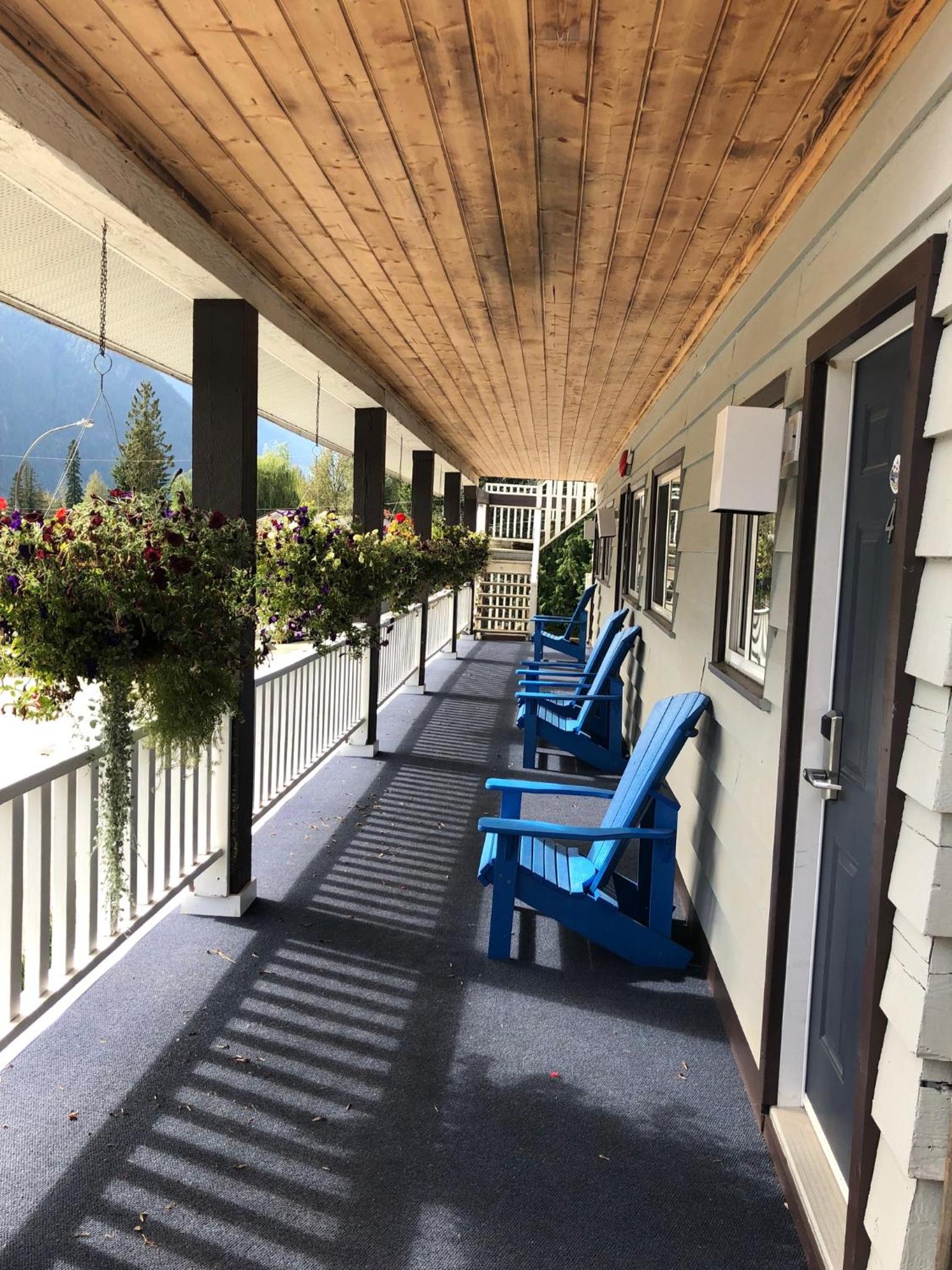Peaks Lodge