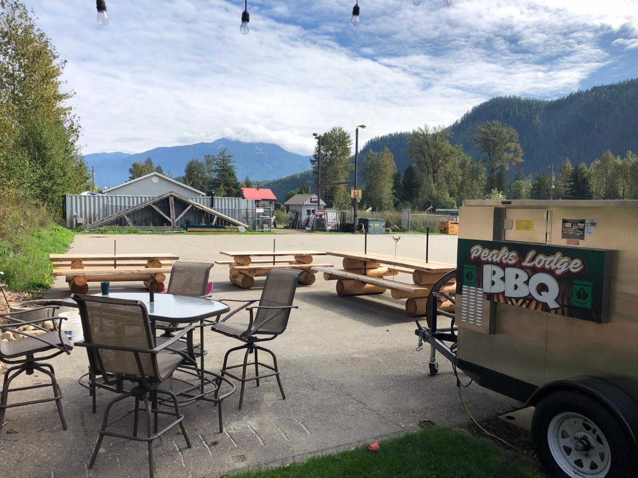 Peaks Lodge