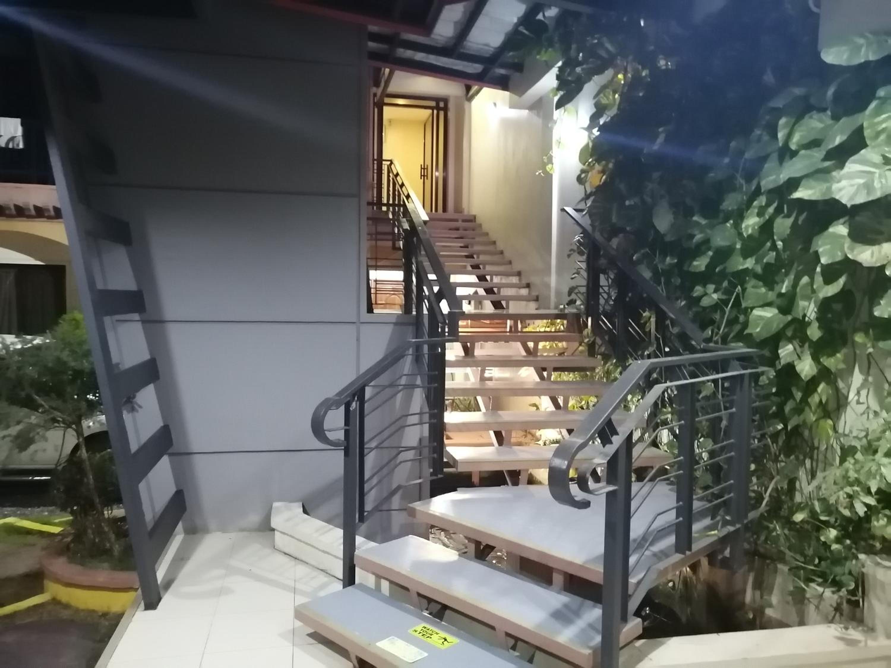 Manora Apartment