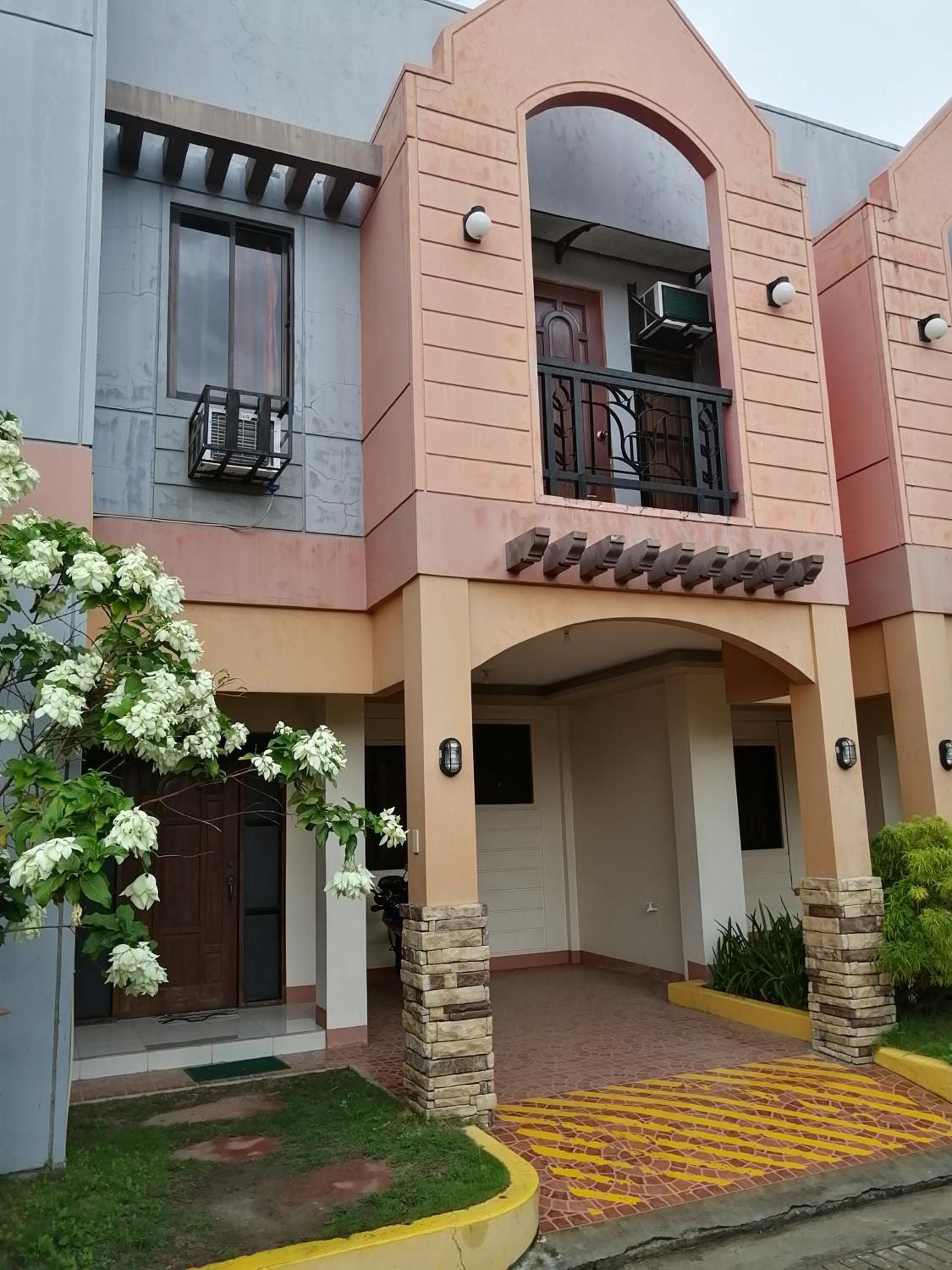 Manora Apartment