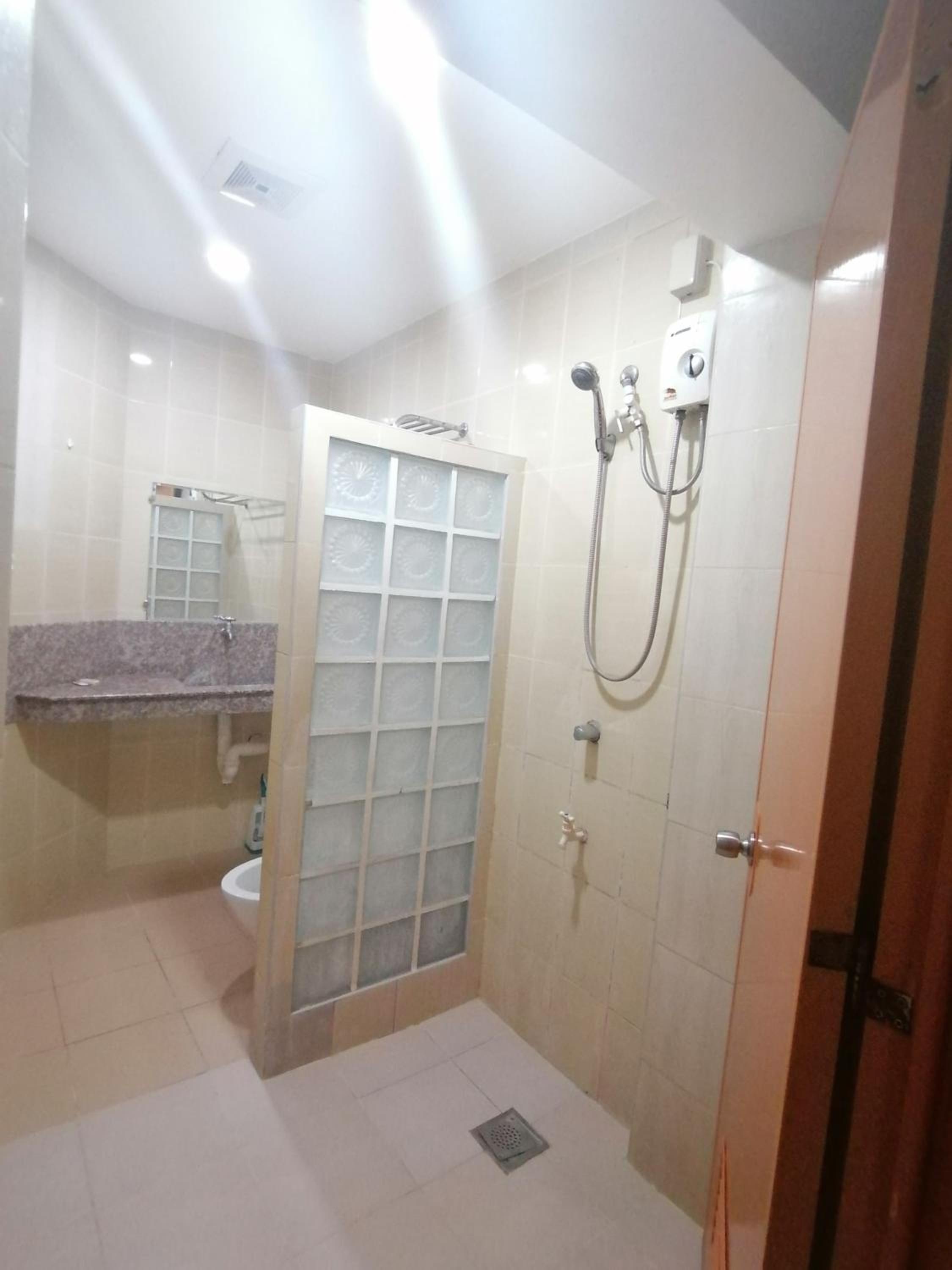 Manora Apartment