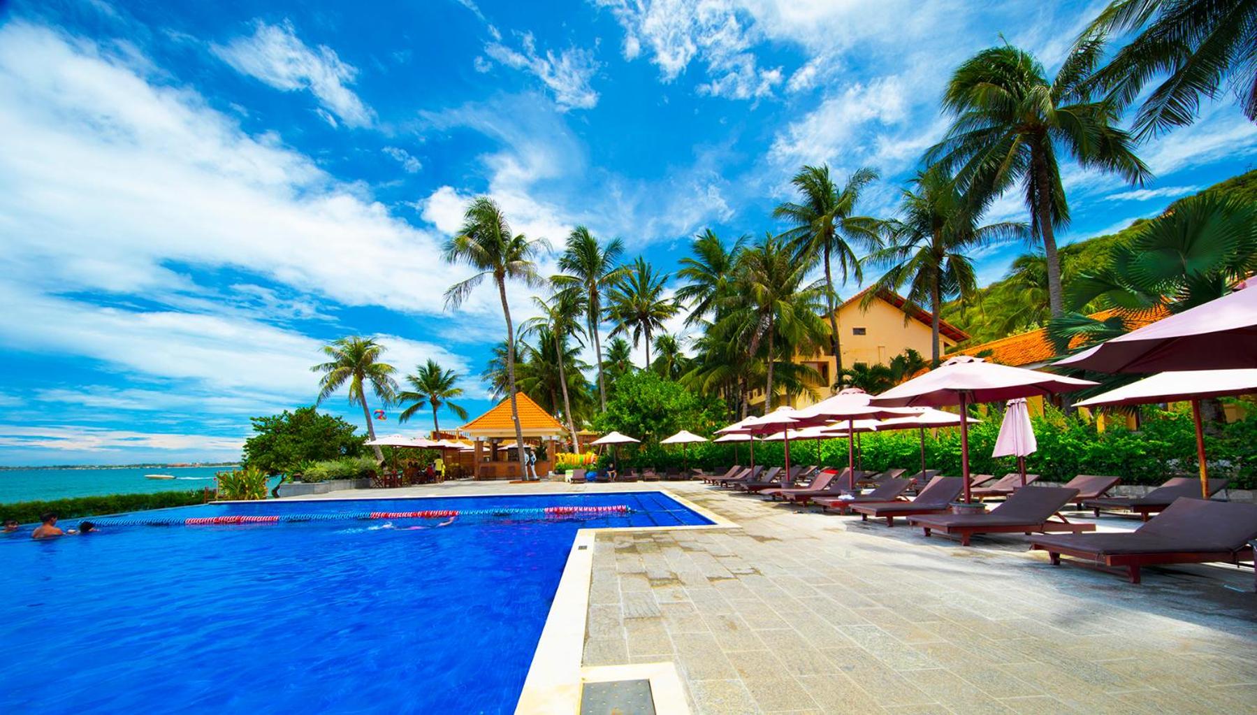 Hon Rom Central Beach Resort