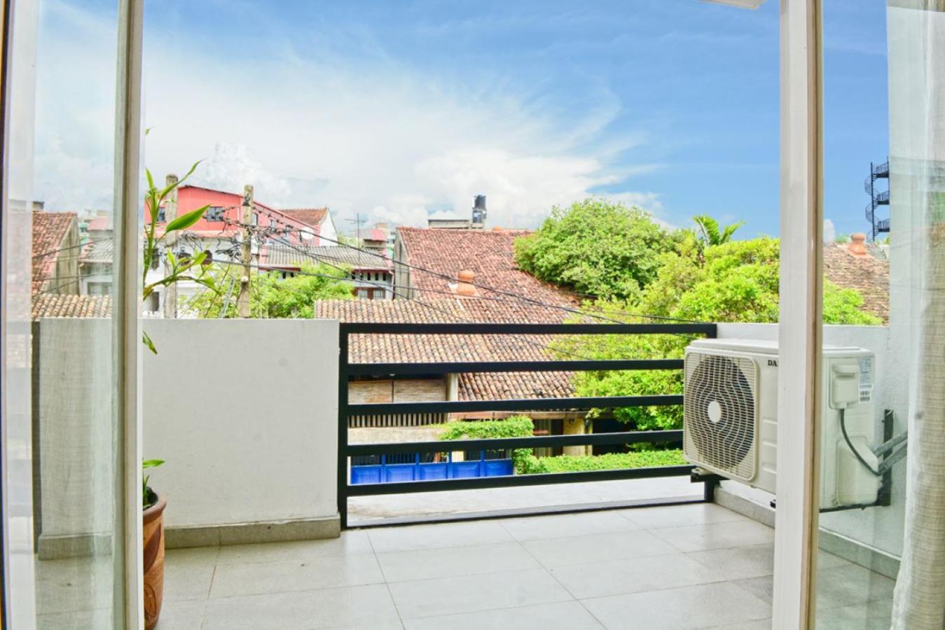 Tranquil space in Colombo Furnished apartment nawala view 5