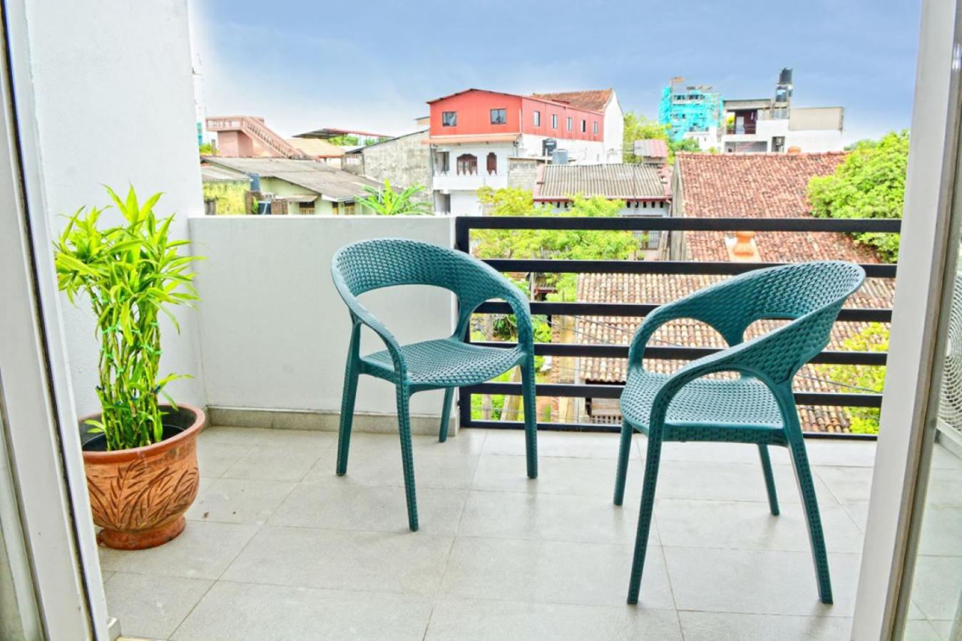 Tranquil space in Colombo Furnished apartment nawala view 4
