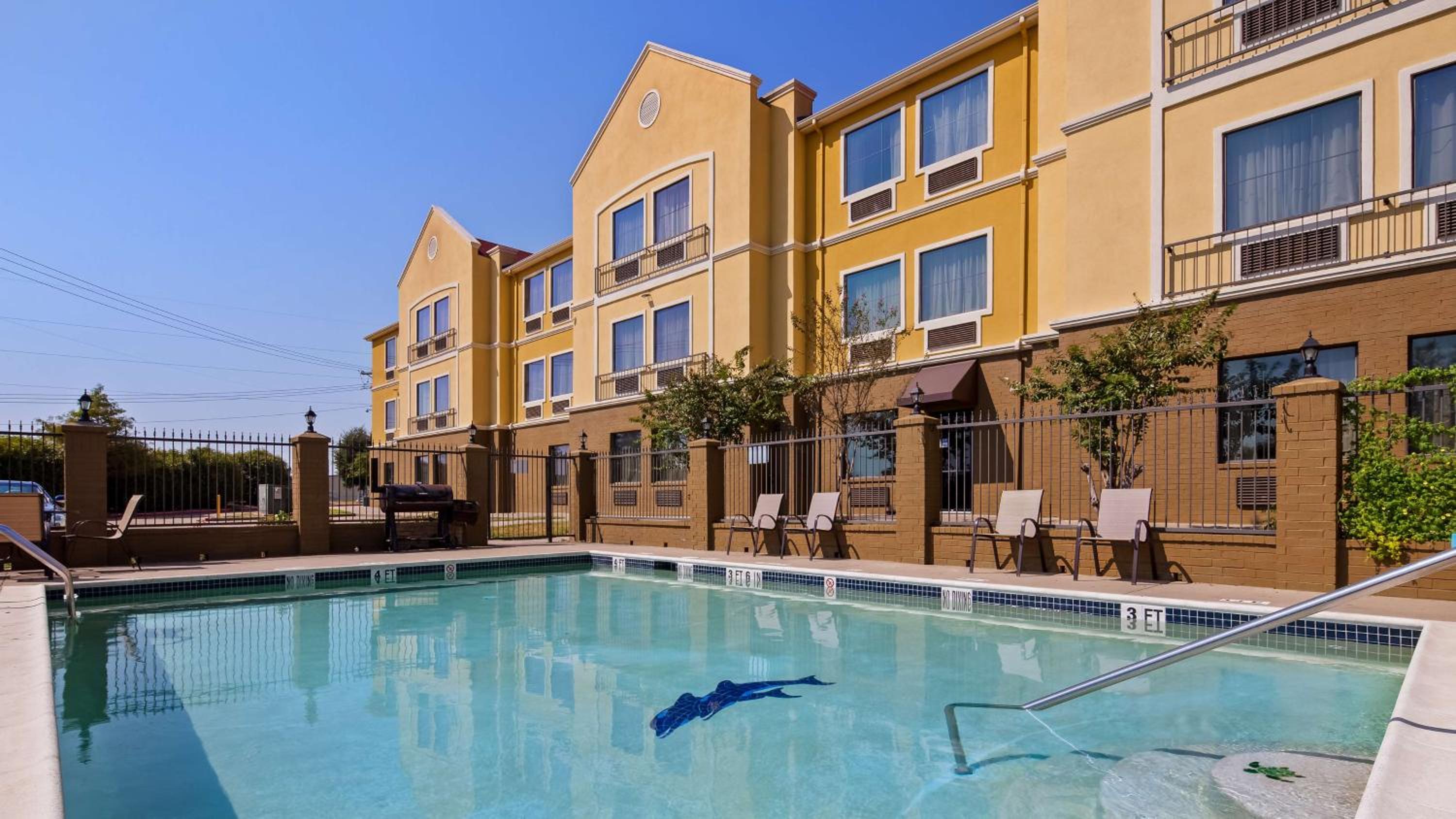 Corsicana Vacations - Best Western Executive Inn Corsicana - Property Image 2